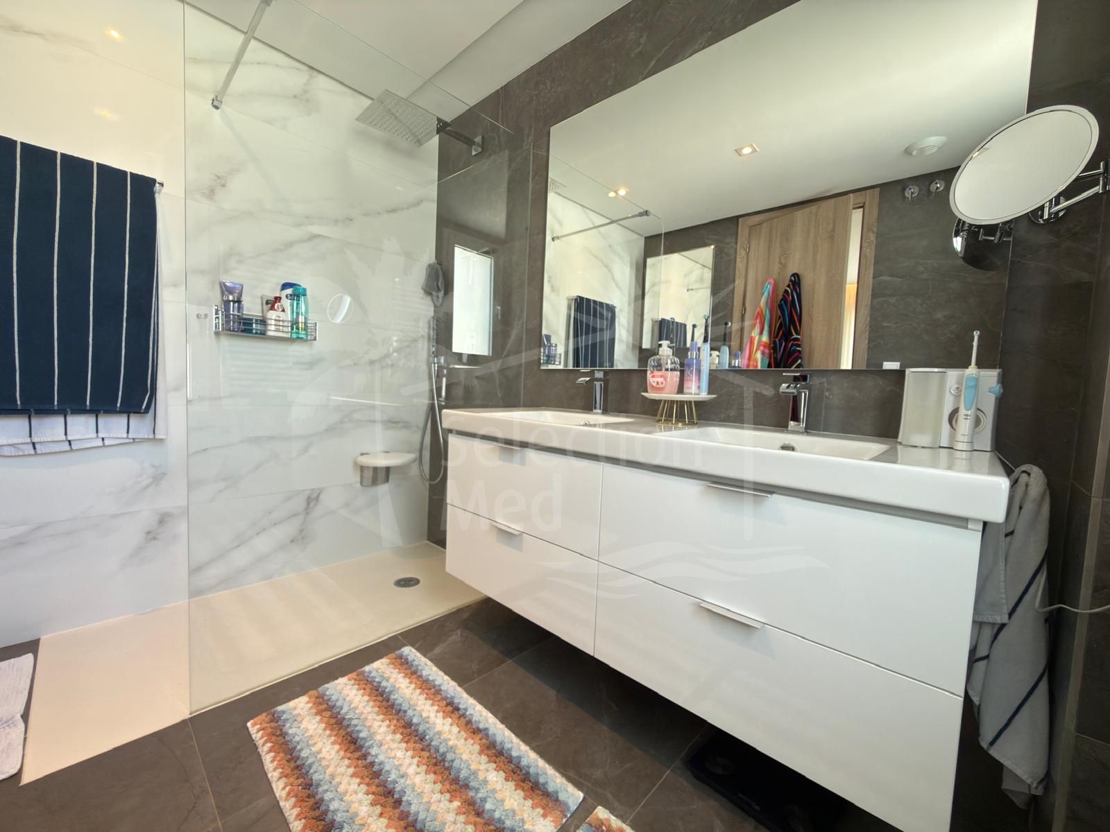 Luxury Corner Garden Apartment in Emerald Green, San Roque Club