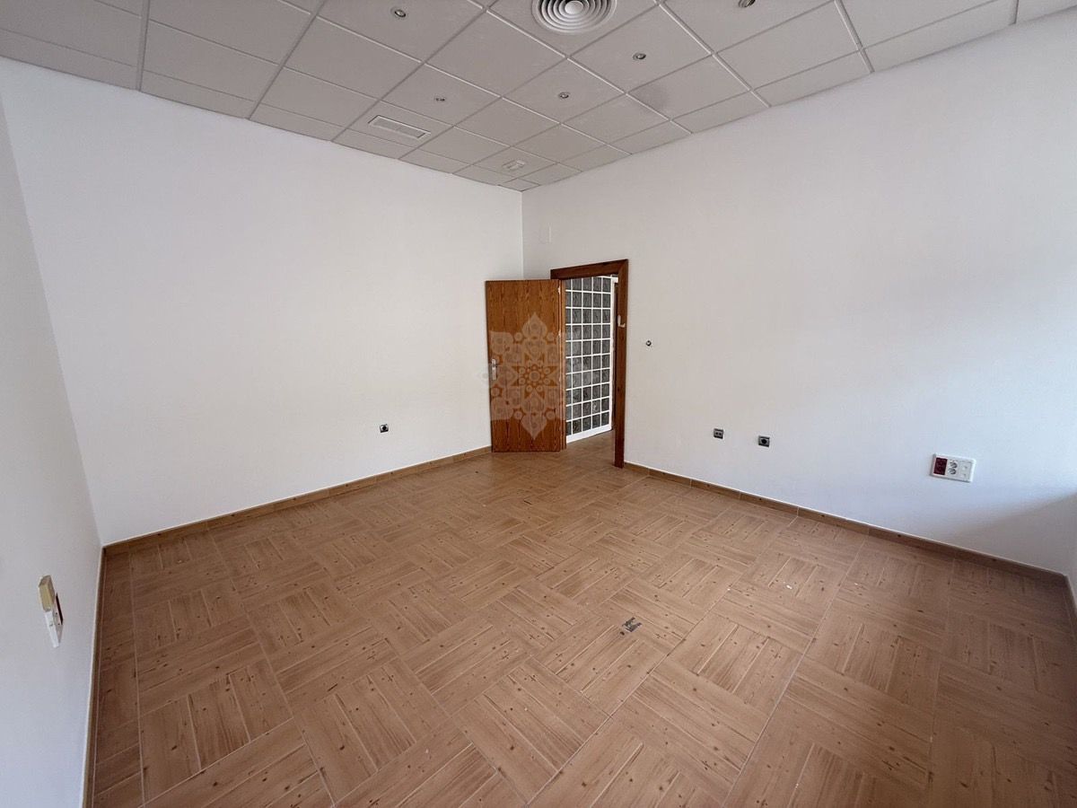 Commercial Premises in San Roque