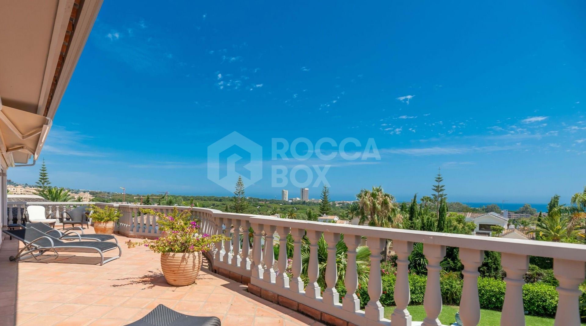 Stunning Villa in Elviria with Panoramic Sea Views and Luxurious Features