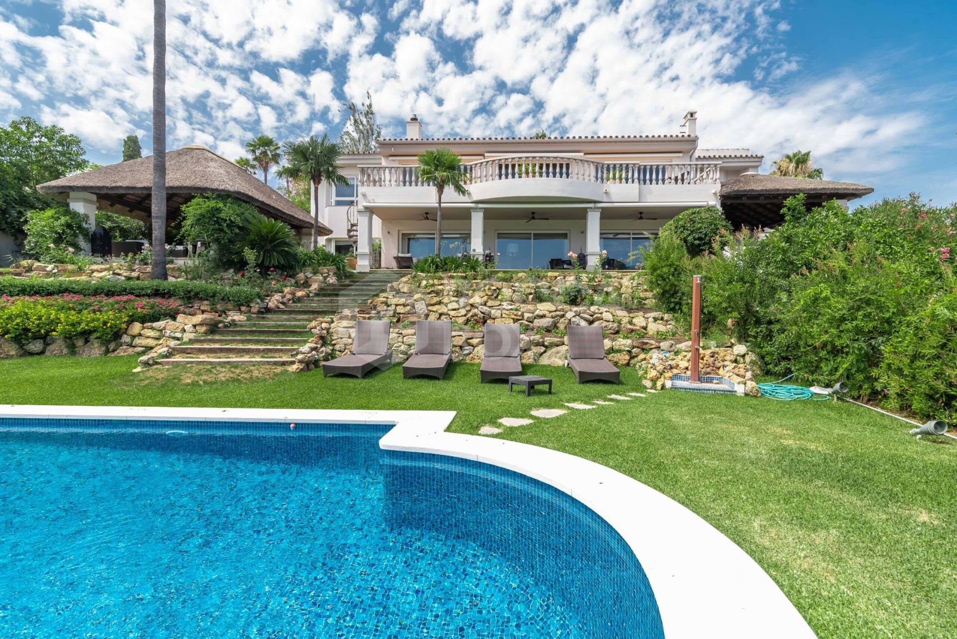 Stunning Villa in Elviria with Panoramic Sea Views and Luxurious Features