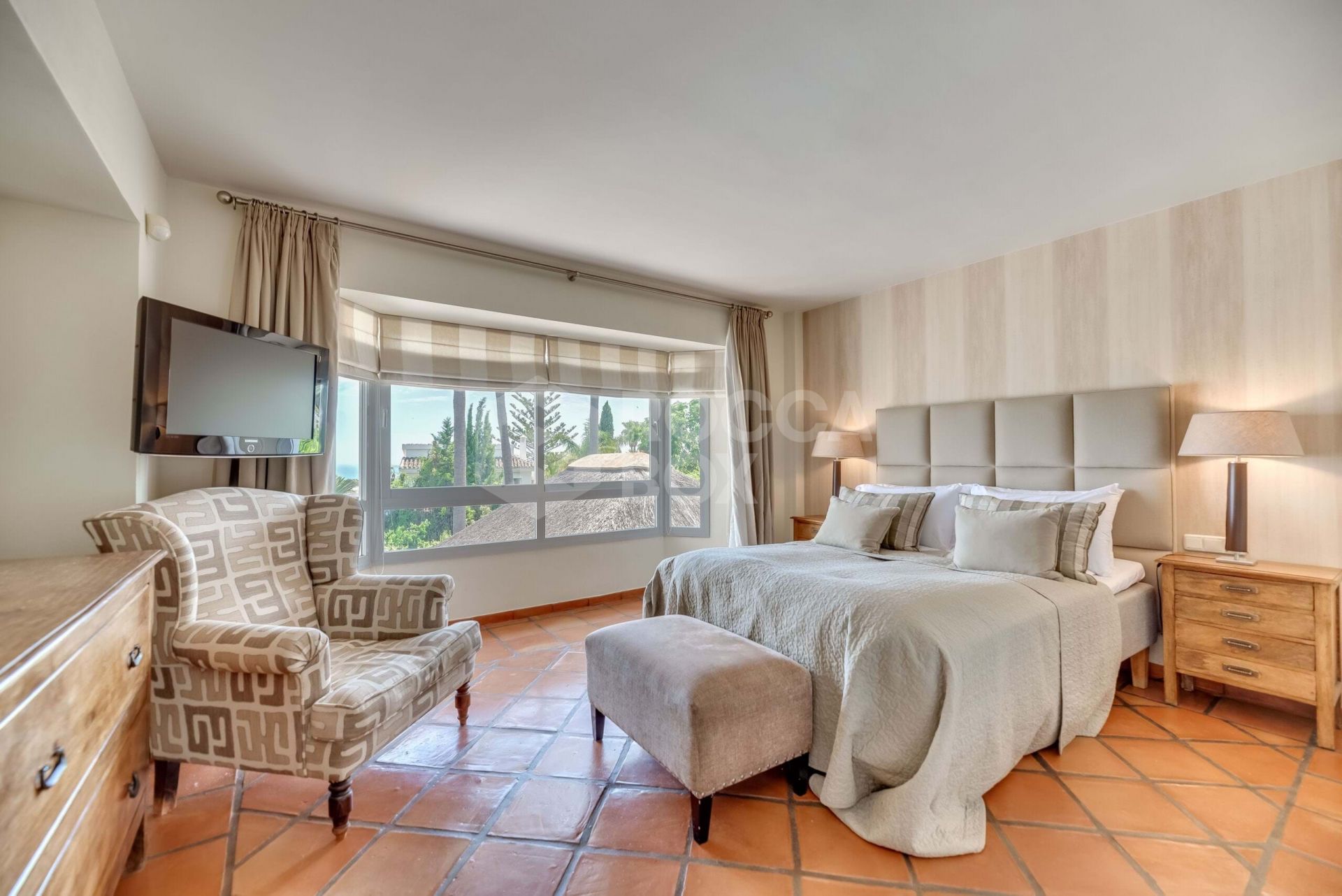 Stunning Villa in Elviria with Panoramic Sea Views and Luxurious Features