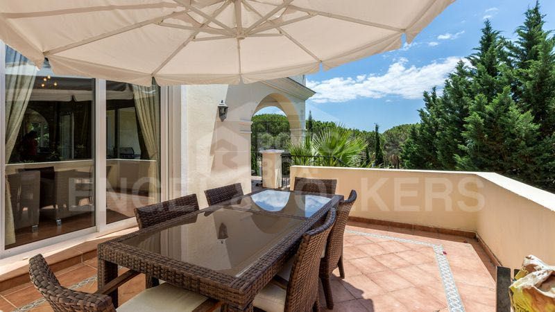 Charming 6-Bedroom Villa with Panoramic Views in Nueva Andalucia