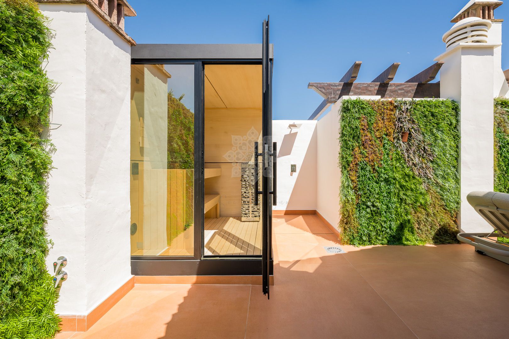 Penthouse in Bahía del Velerín, Estepona