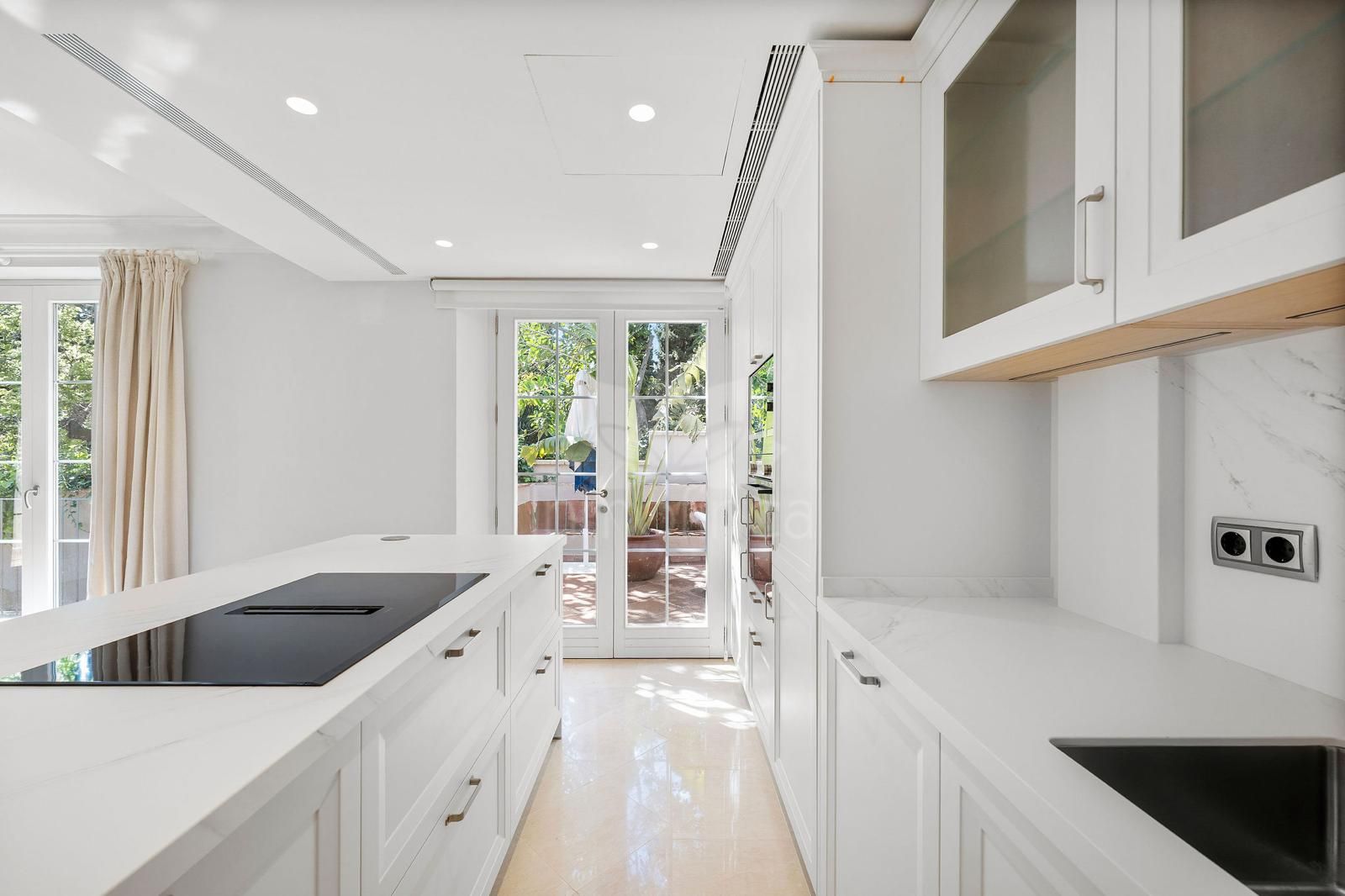 Villa in Marbella Golden Mile, Marbella