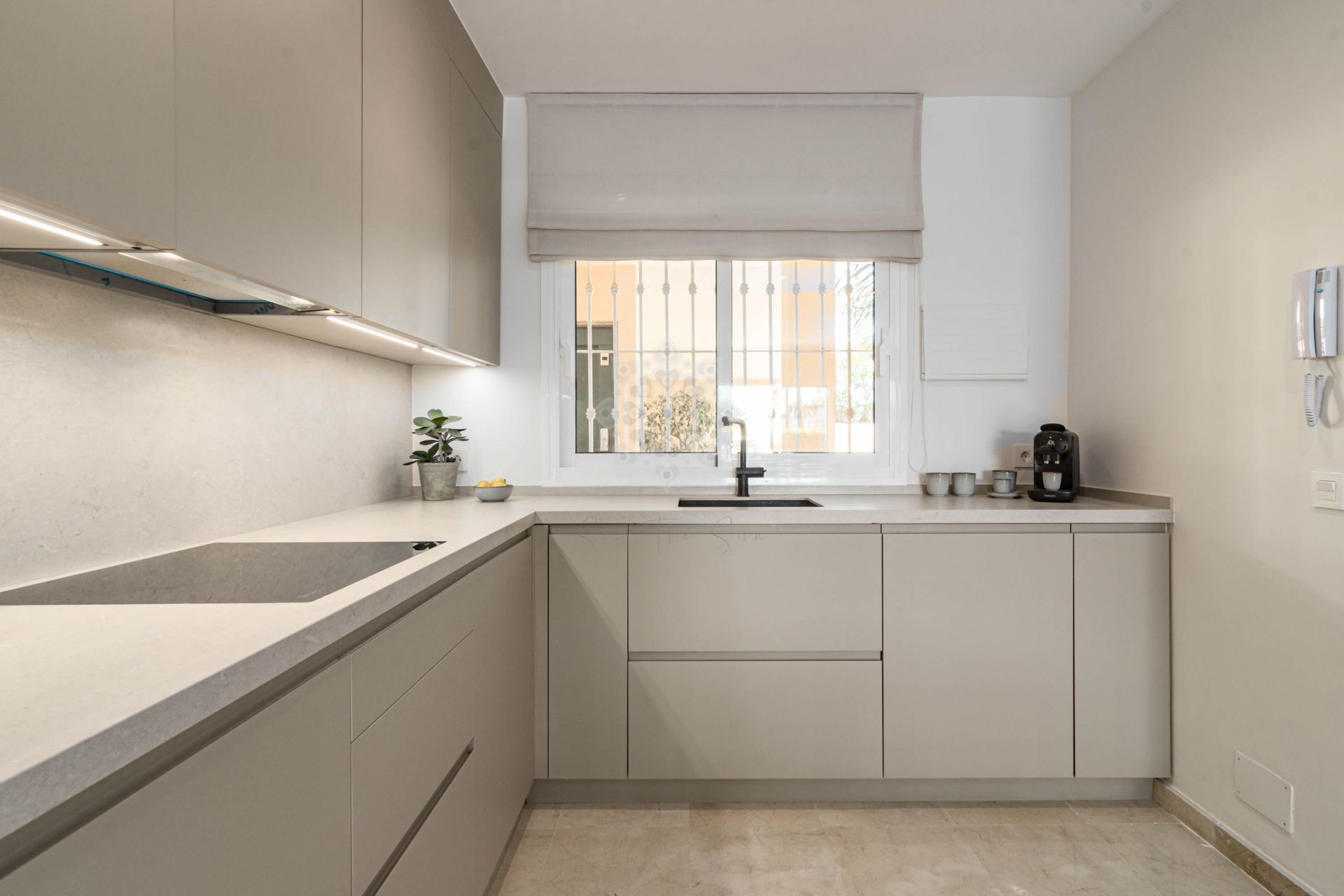 Apartament na parterze w Nueva Andalucia, Marbella