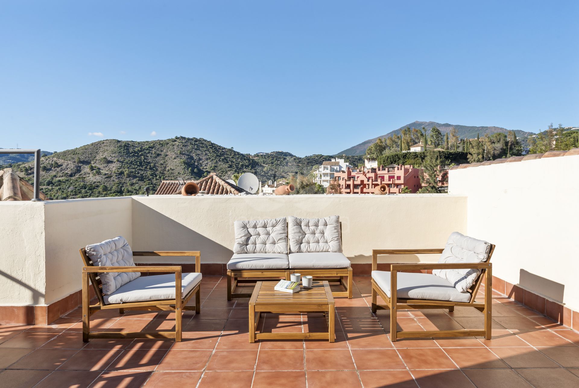 Apartamento en Los Arqueros, Benahavis