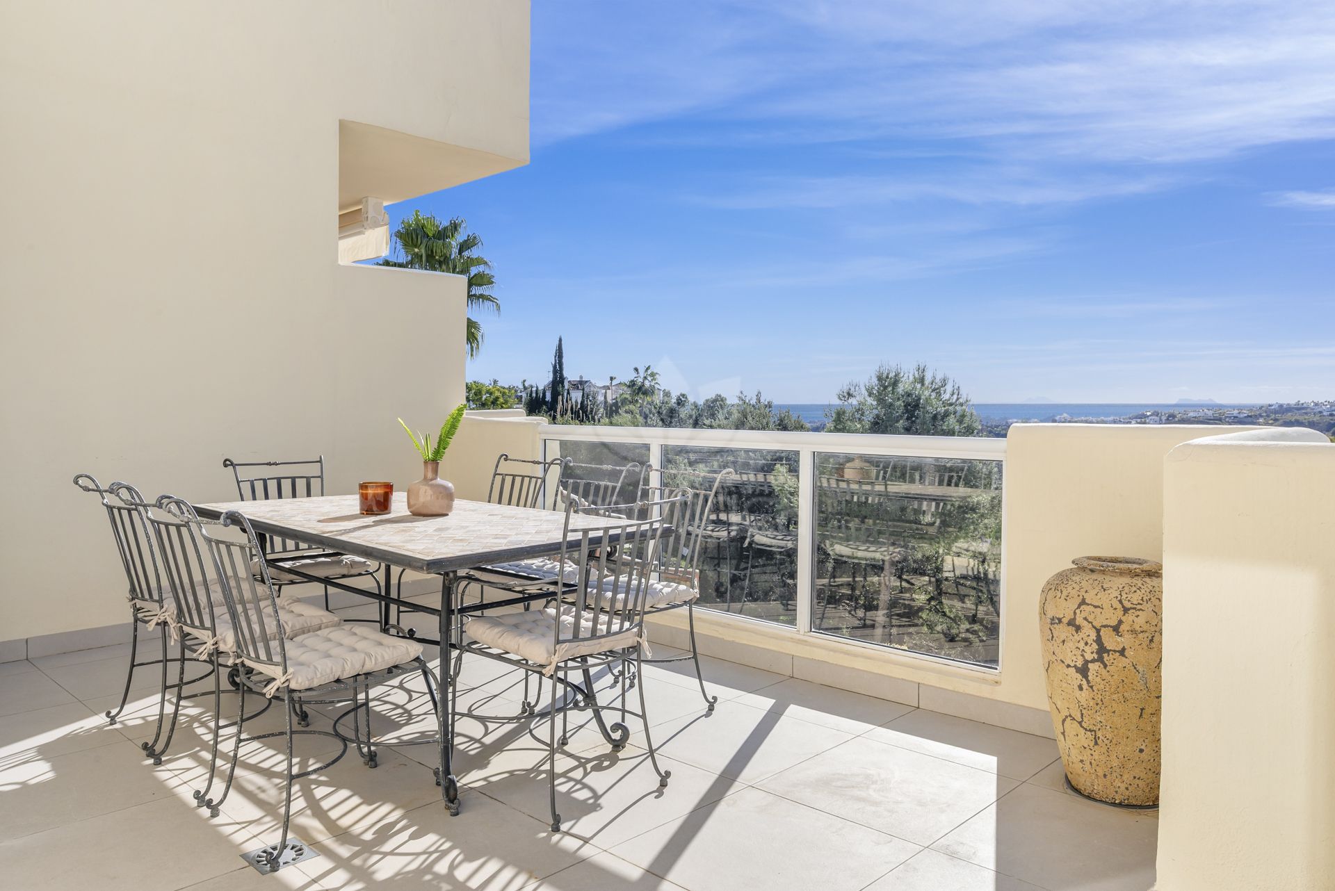 Apartamento en Los Arqueros, Benahavis
