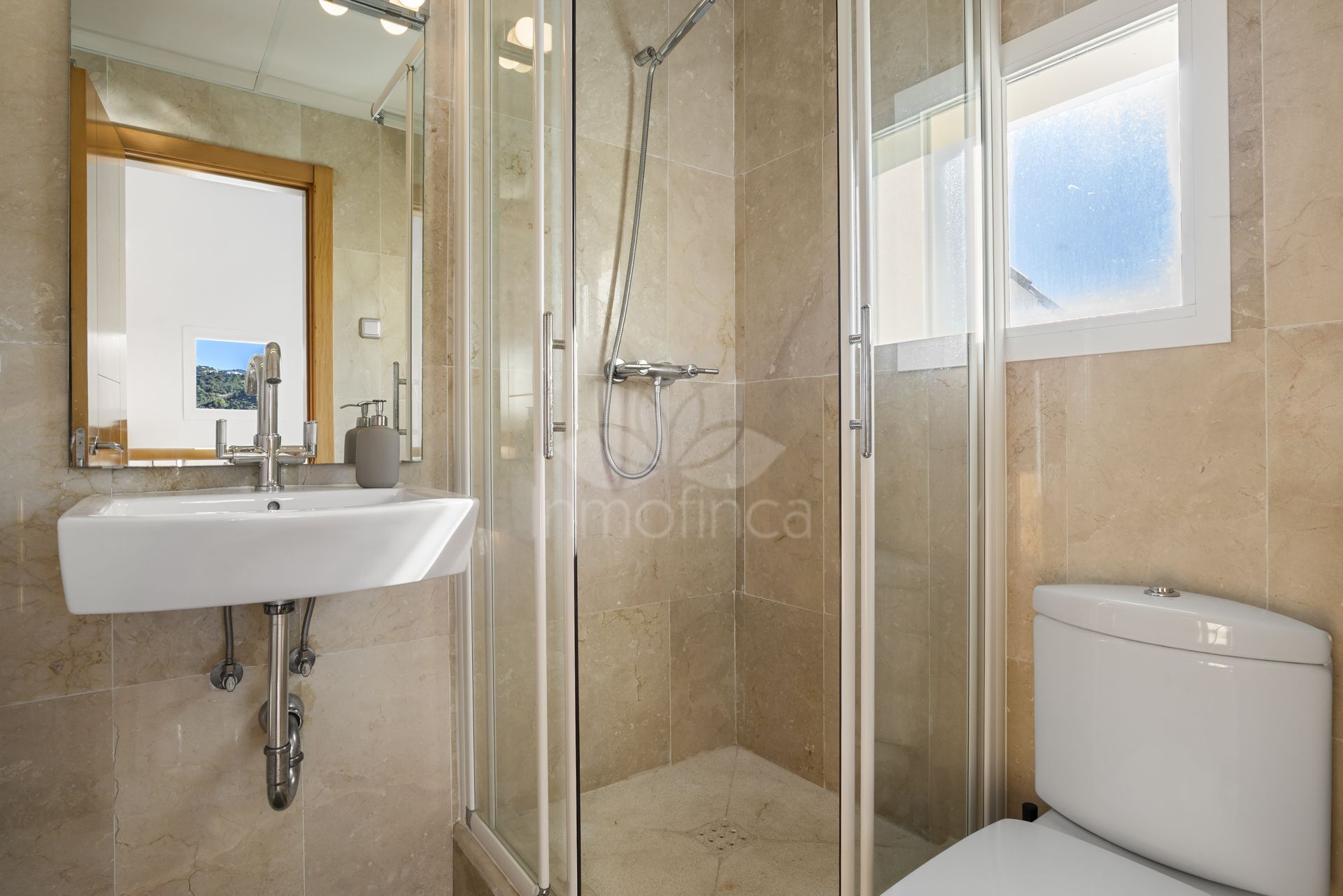 Apartamento en Los Arqueros, Benahavis