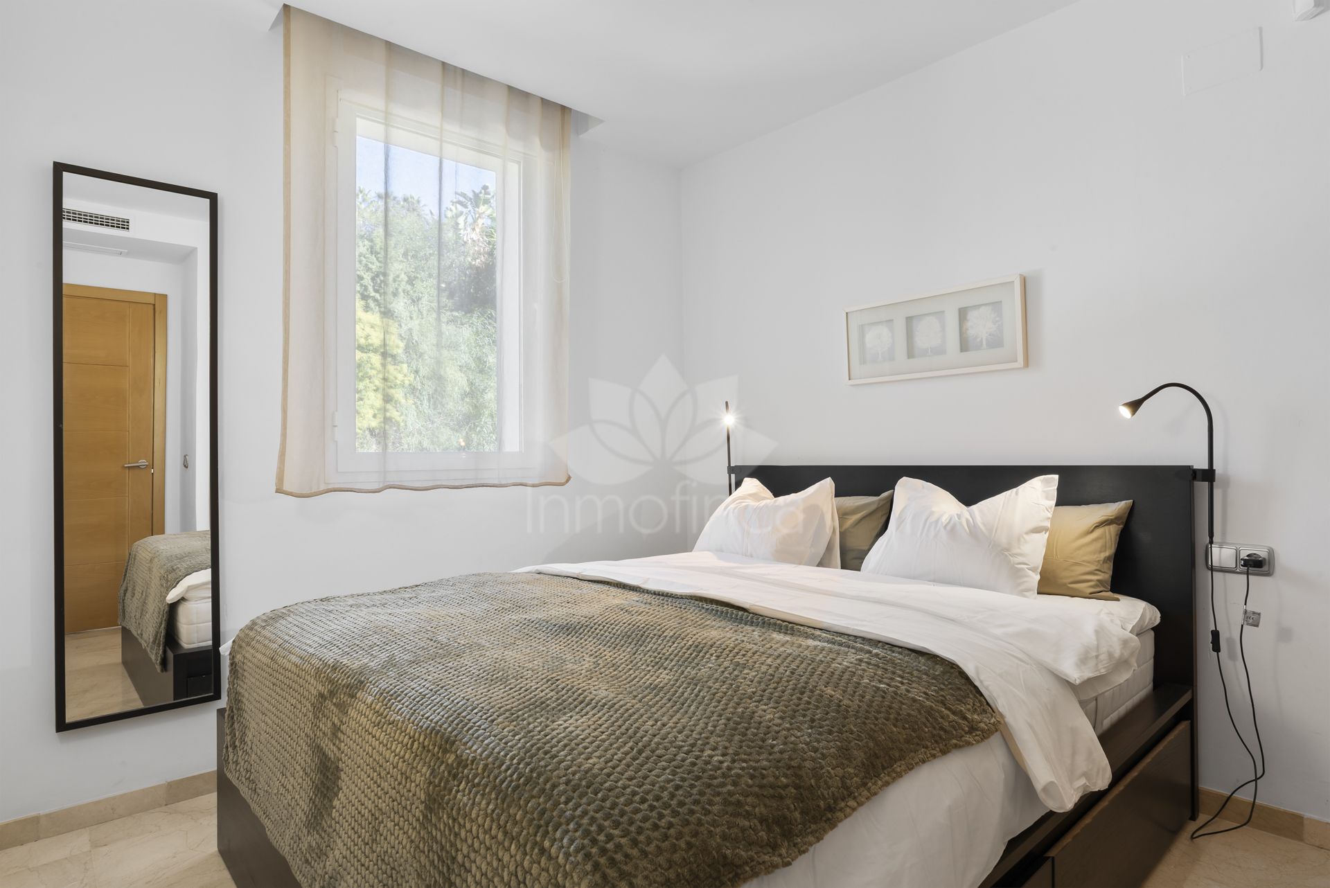Apartamento en Los Arqueros, Benahavis