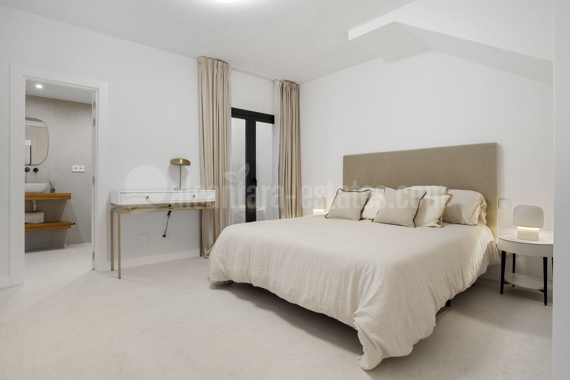 Town House in Los Olivos, Marbella