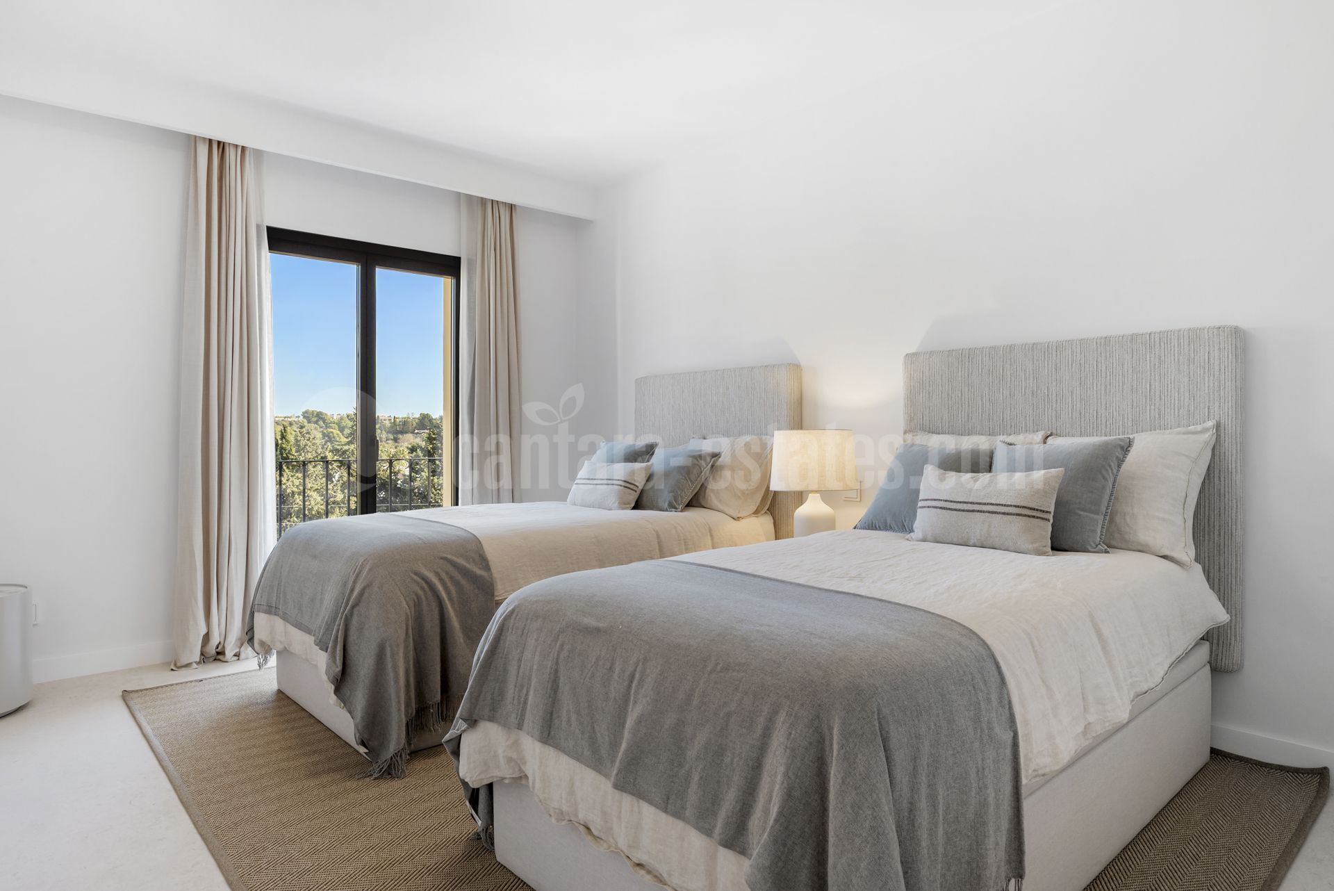 Town House in Los Olivos, Marbella