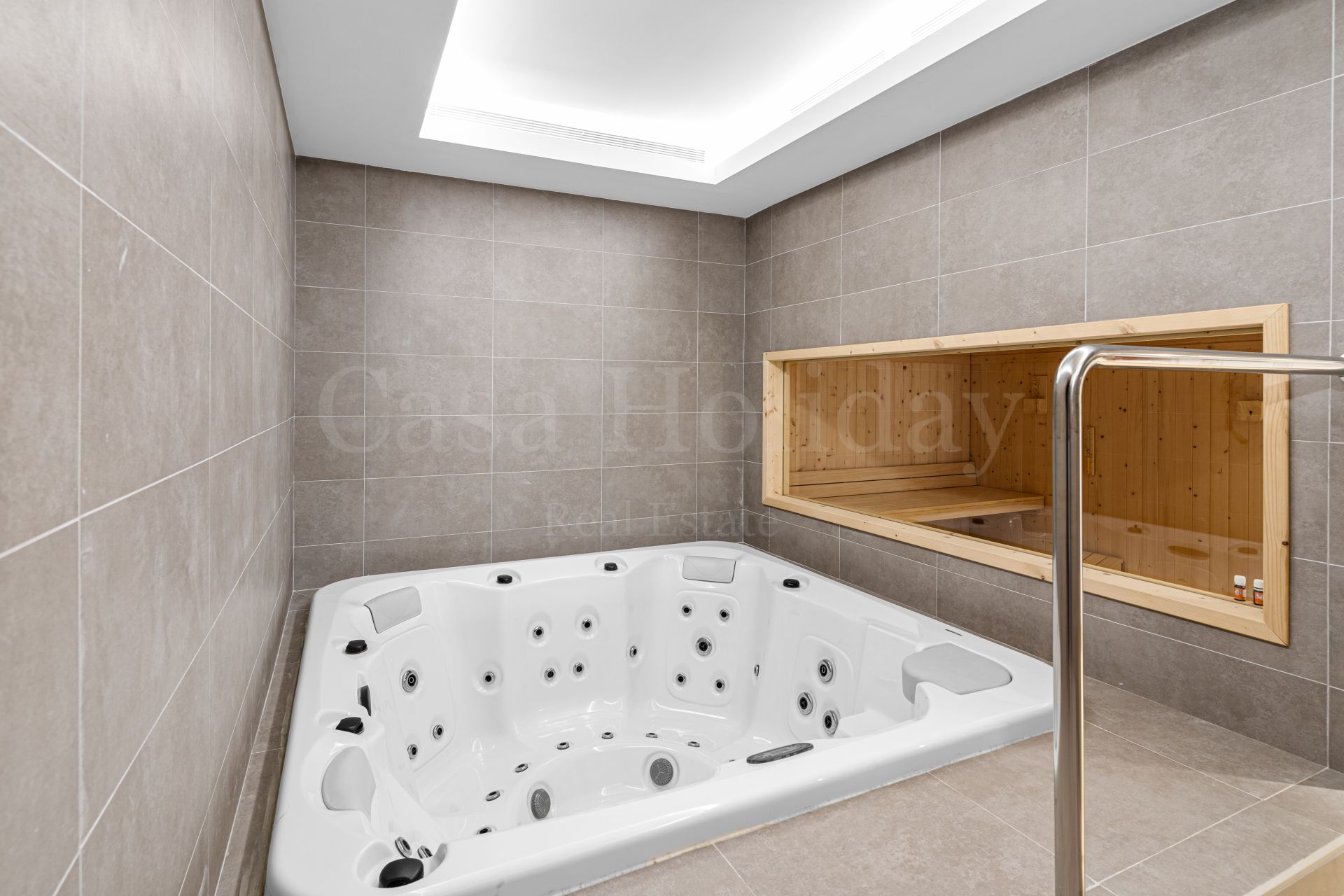 Pareado en The Collection, Marbella