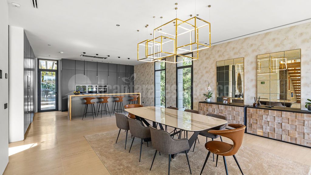 Casa en Las Lomas del Marbella Club, Marbella