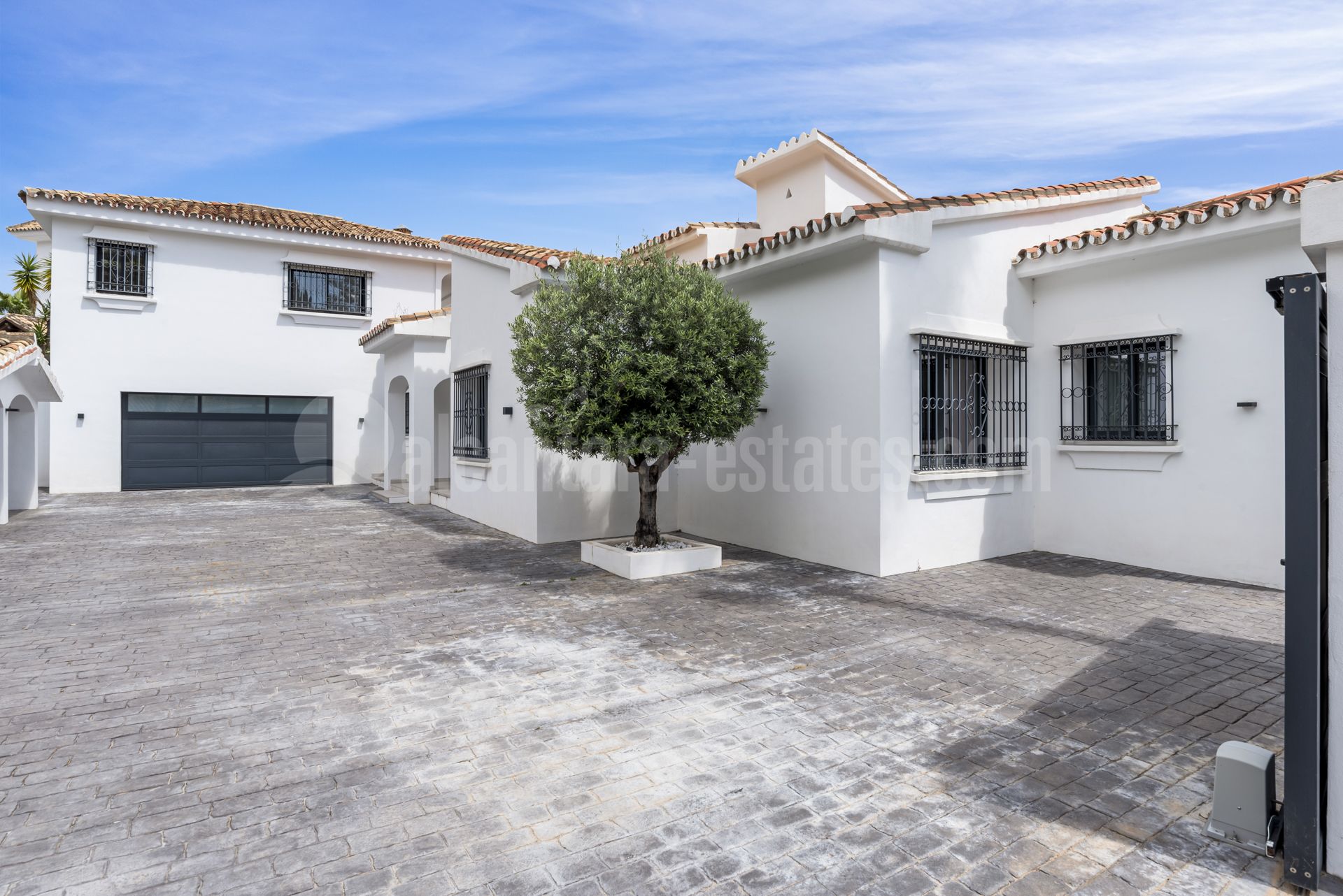 Villa en Altos del Paraiso, Benahavis