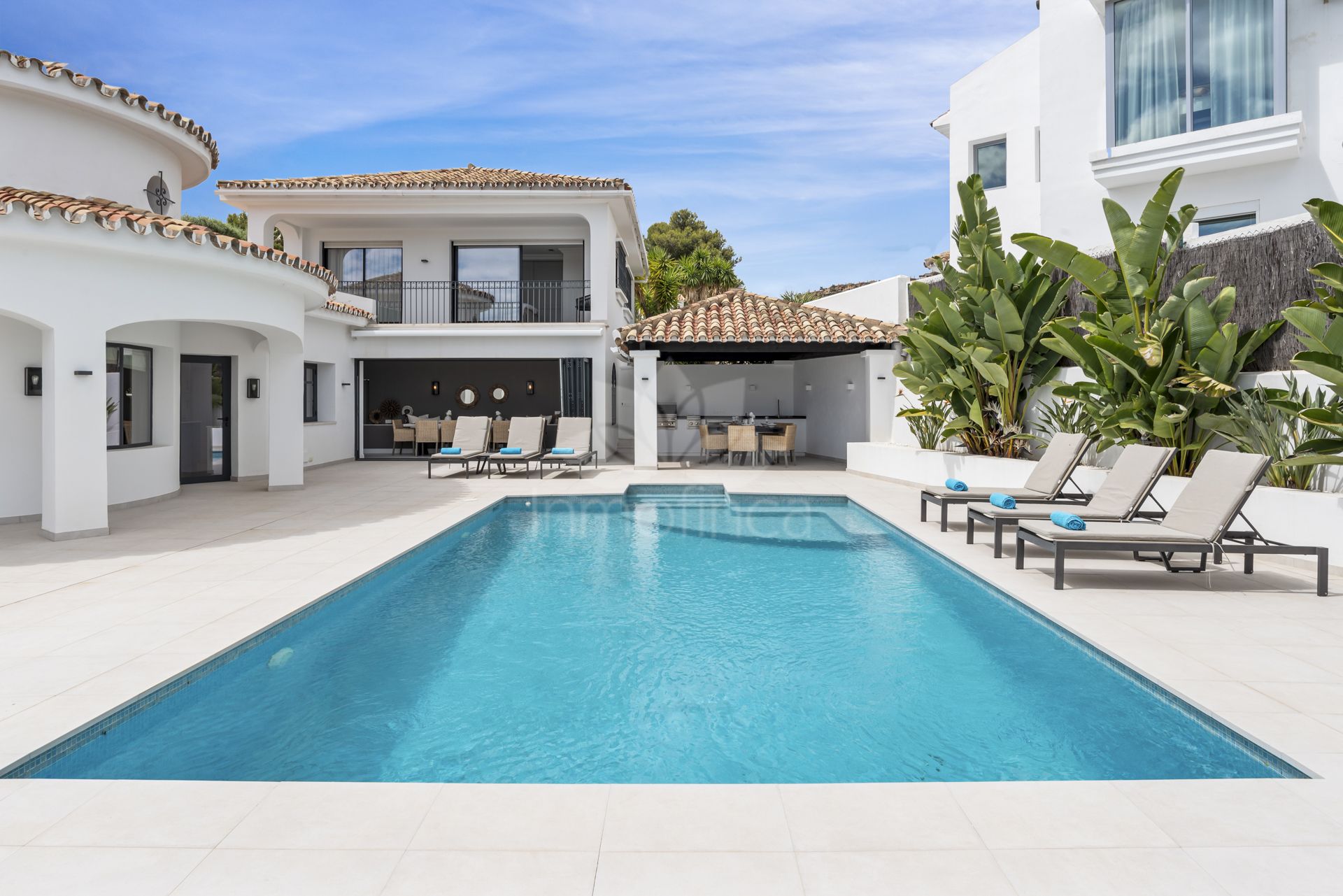 Villa in Altos del Paraiso, Benahavis