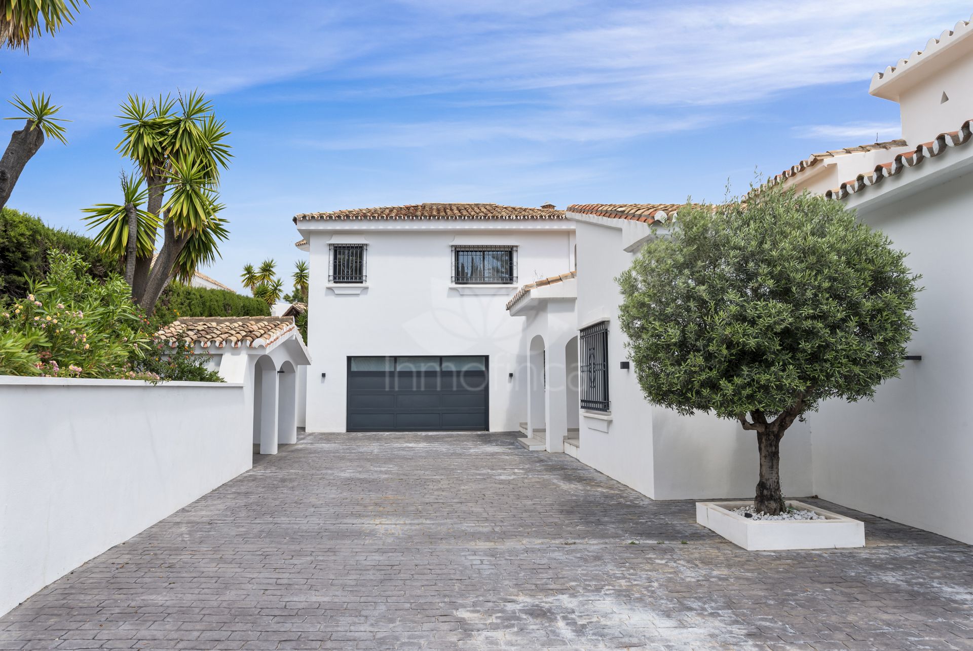 Villa in Altos del Paraiso, Benahavis