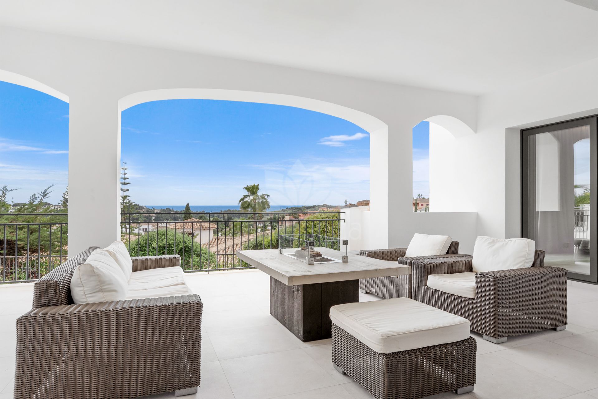 Villa in Altos del Paraiso, Benahavis