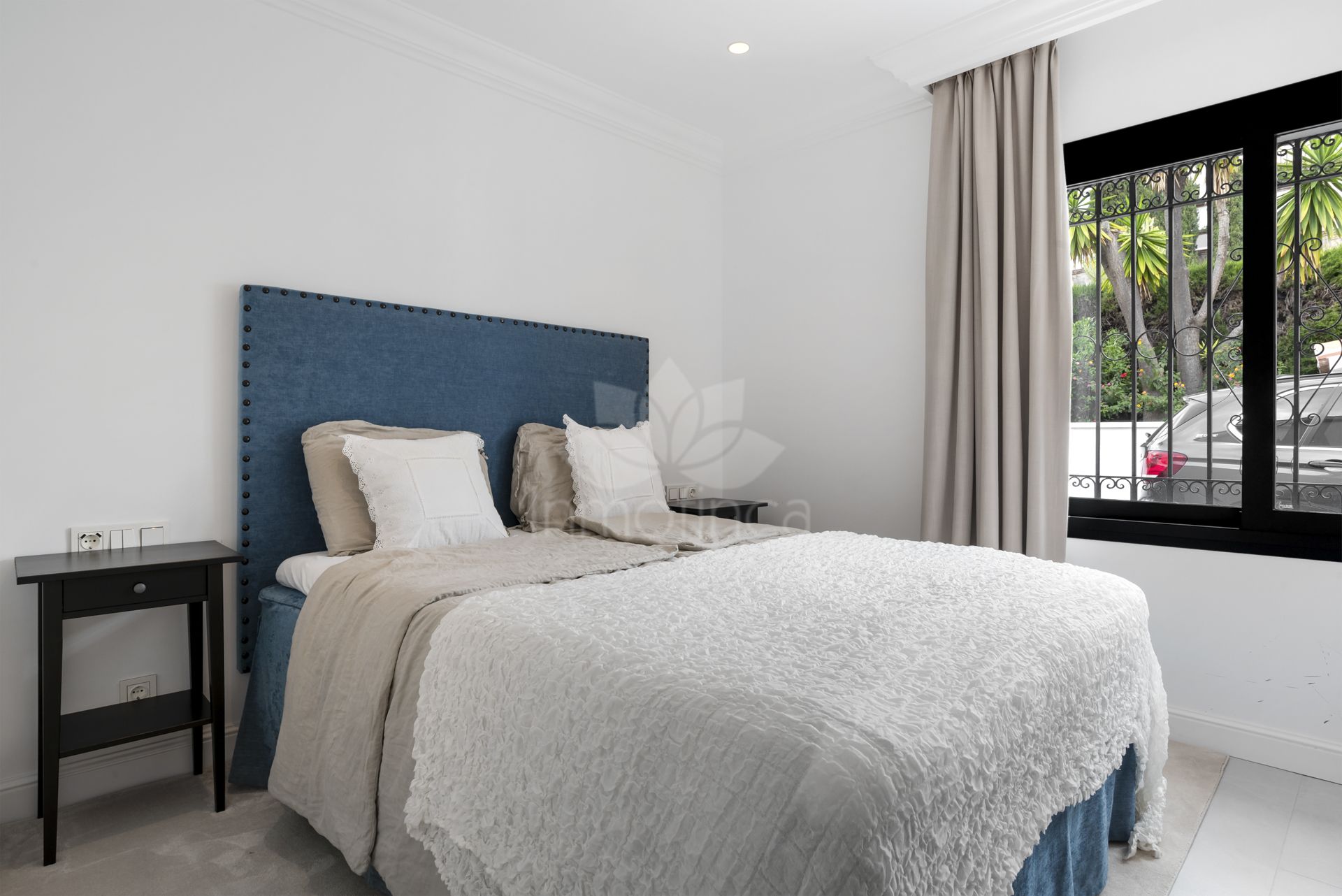 Villa in Altos del Paraiso, Benahavis