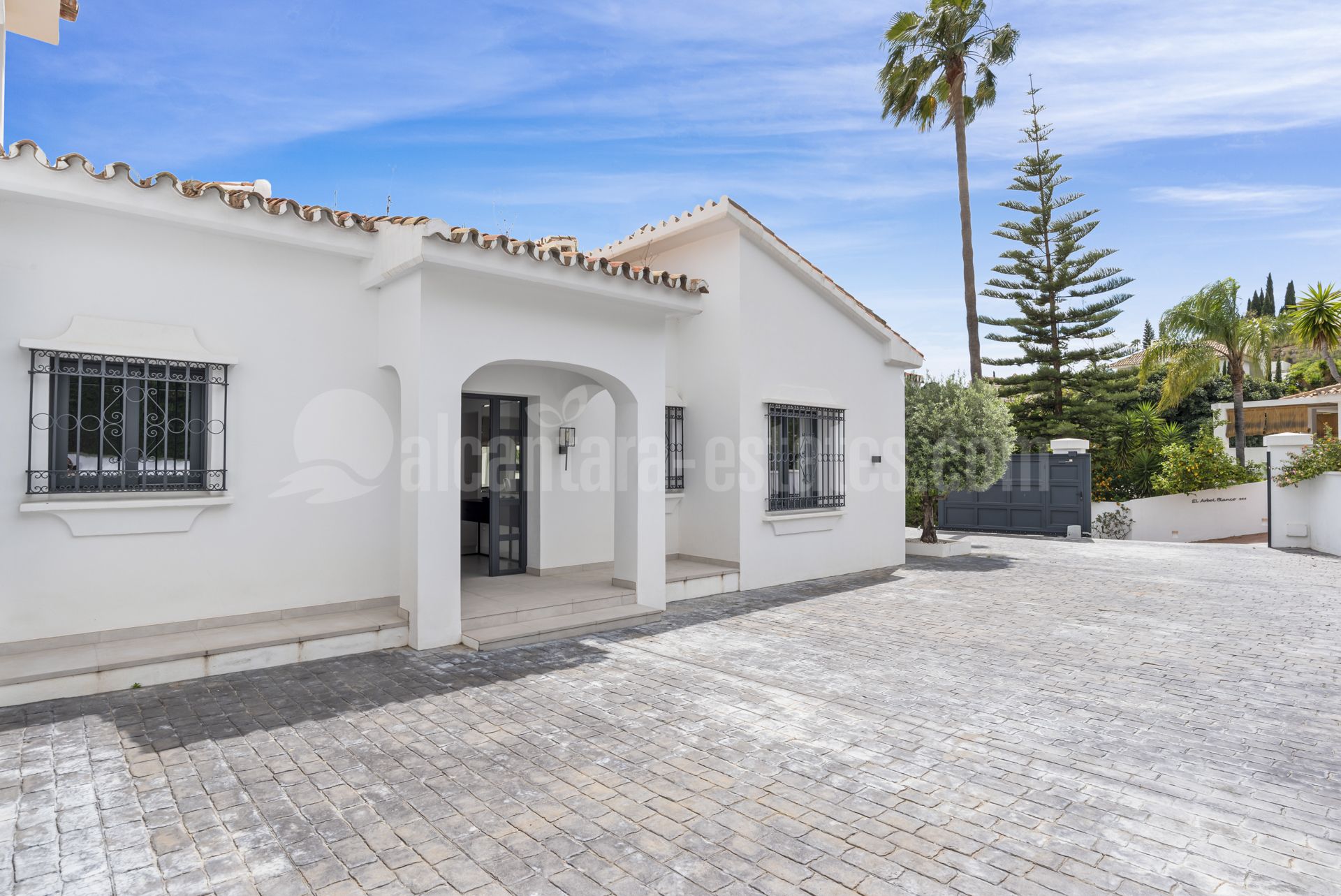 Villa en Altos del Paraiso, Benahavis
