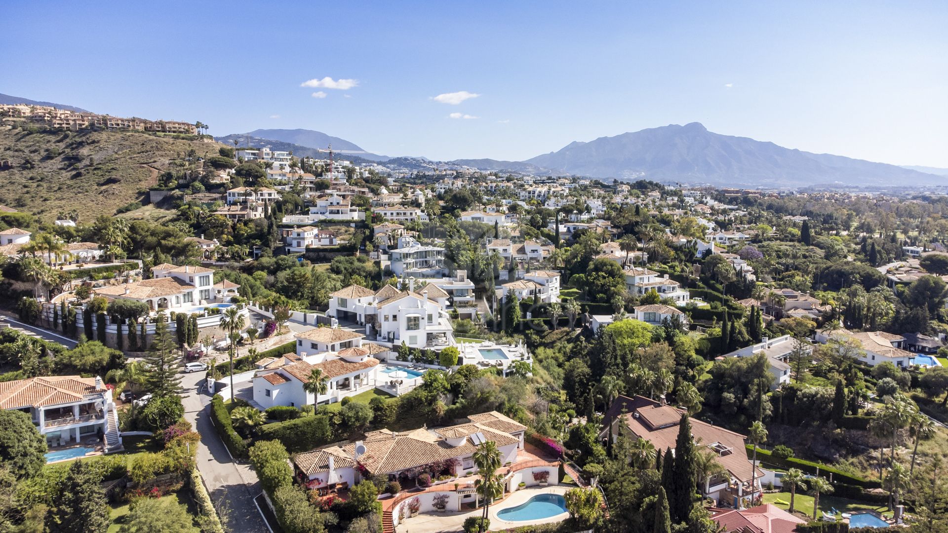 Villa in Altos del Paraiso, Benahavis