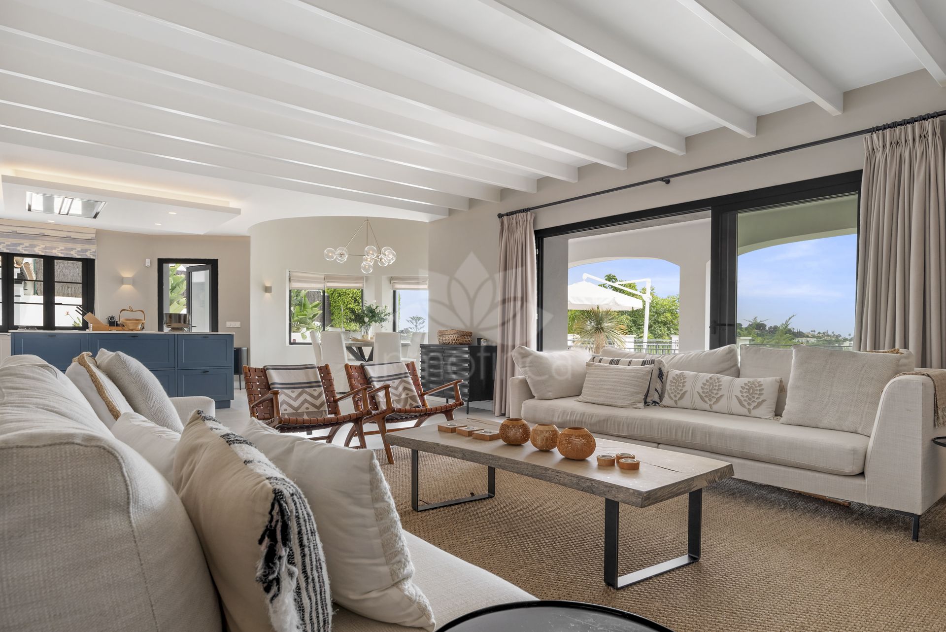 Villa in Altos del Paraiso, Benahavis