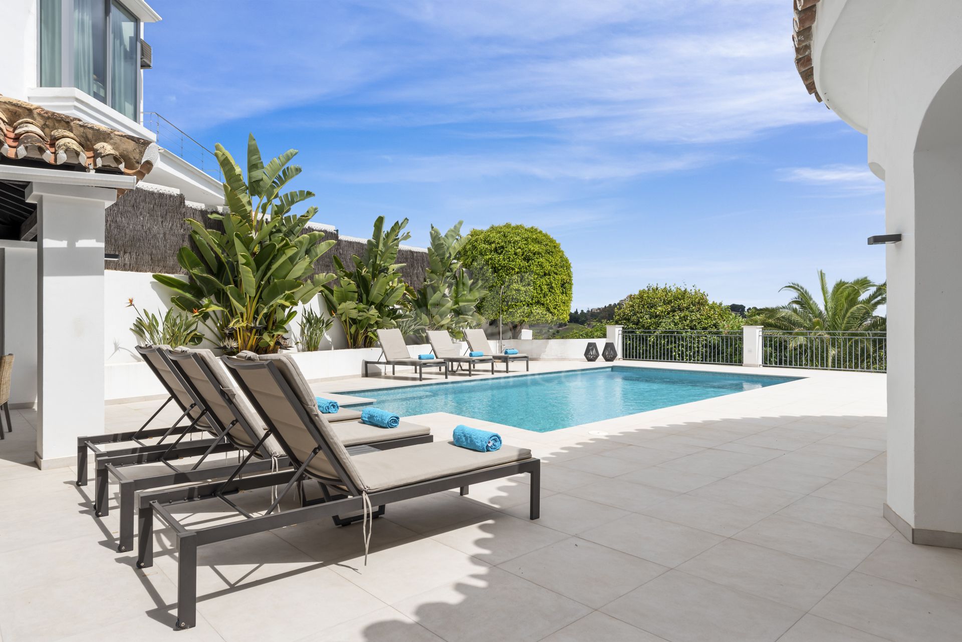 Villa in Altos del Paraiso, Benahavis