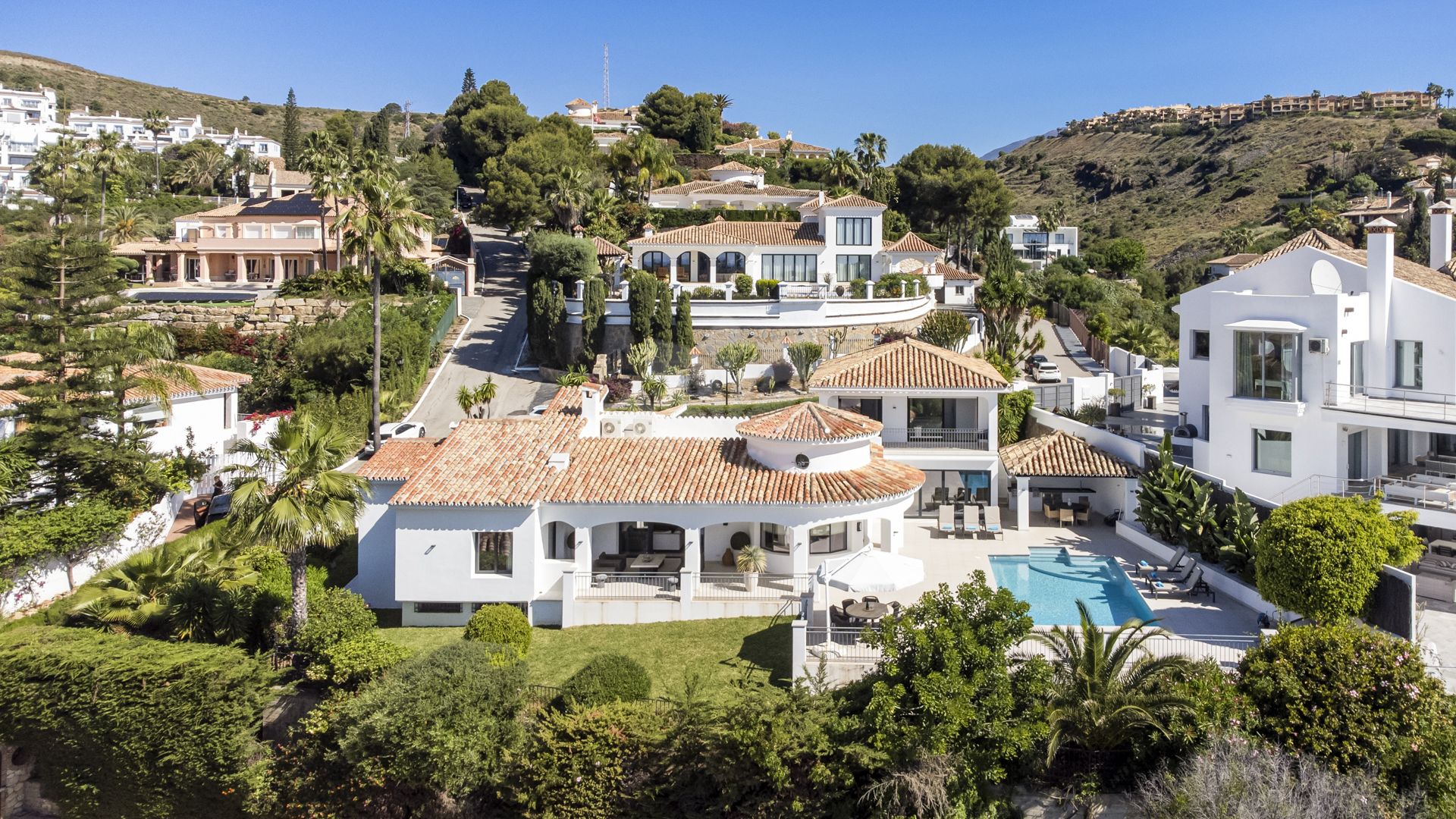 Villa in Altos del Paraiso, Benahavis