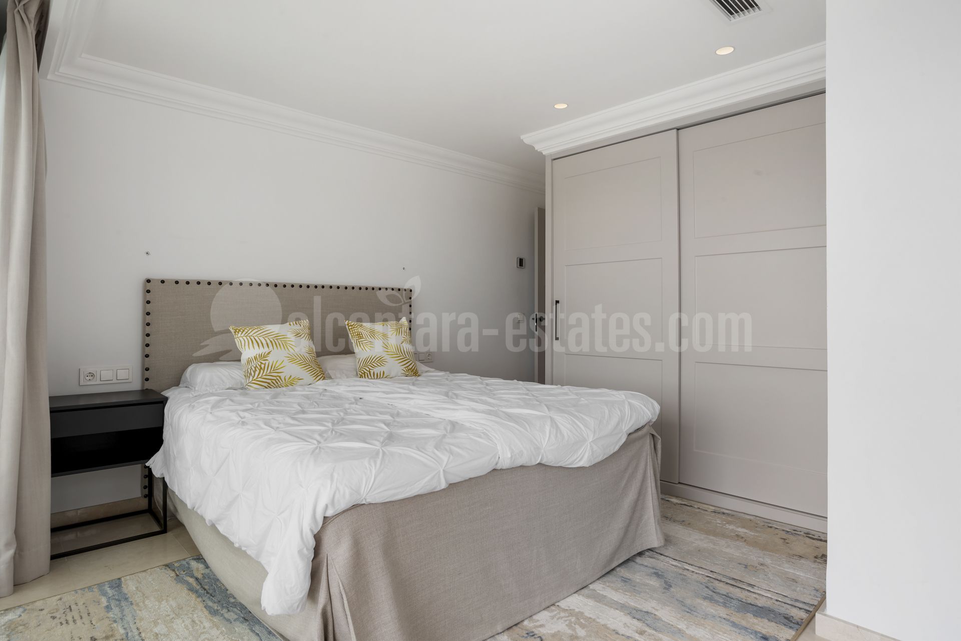 Villa en Altos del Paraiso, Benahavis