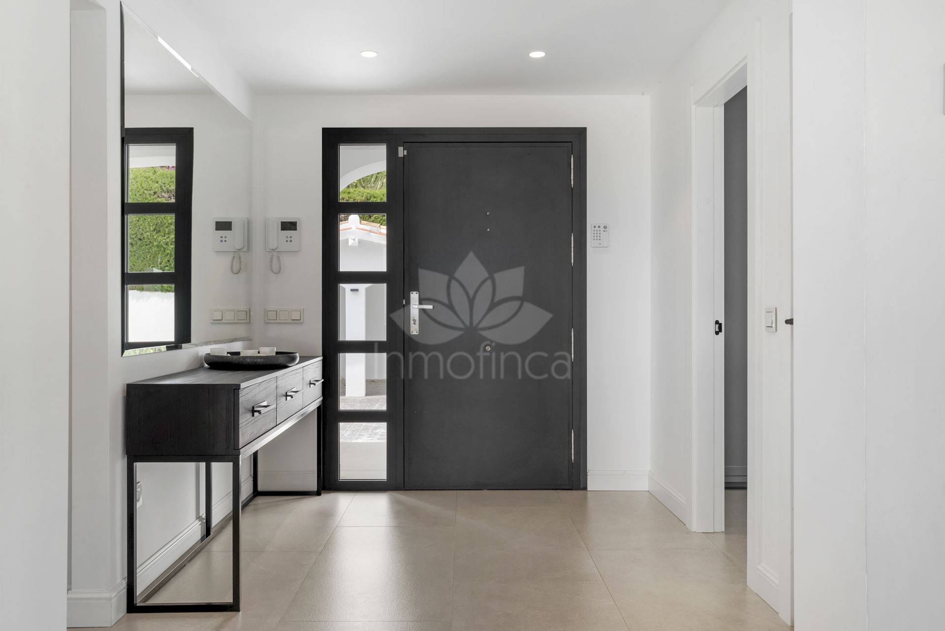 Villa in Altos del Paraiso, Benahavis