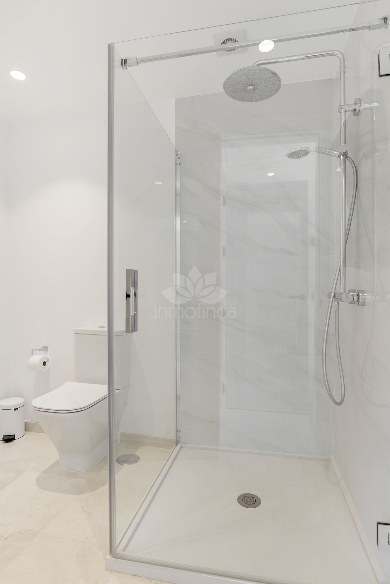 Villa in Altos del Paraiso, Benahavis