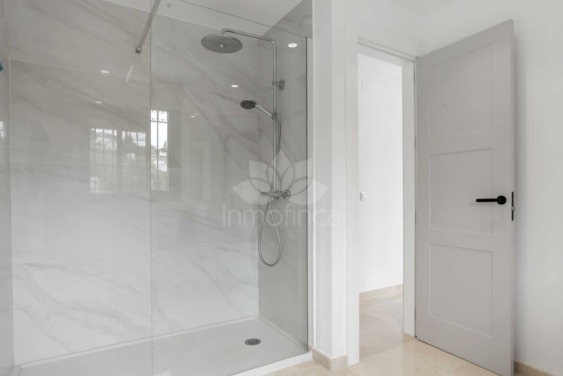 Villa in Altos del Paraiso, Benahavis