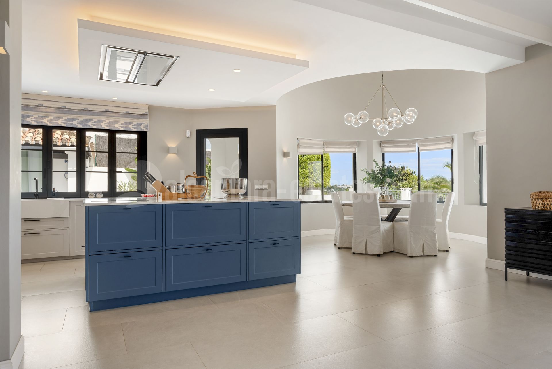 Villa en Altos del Paraiso, Benahavis