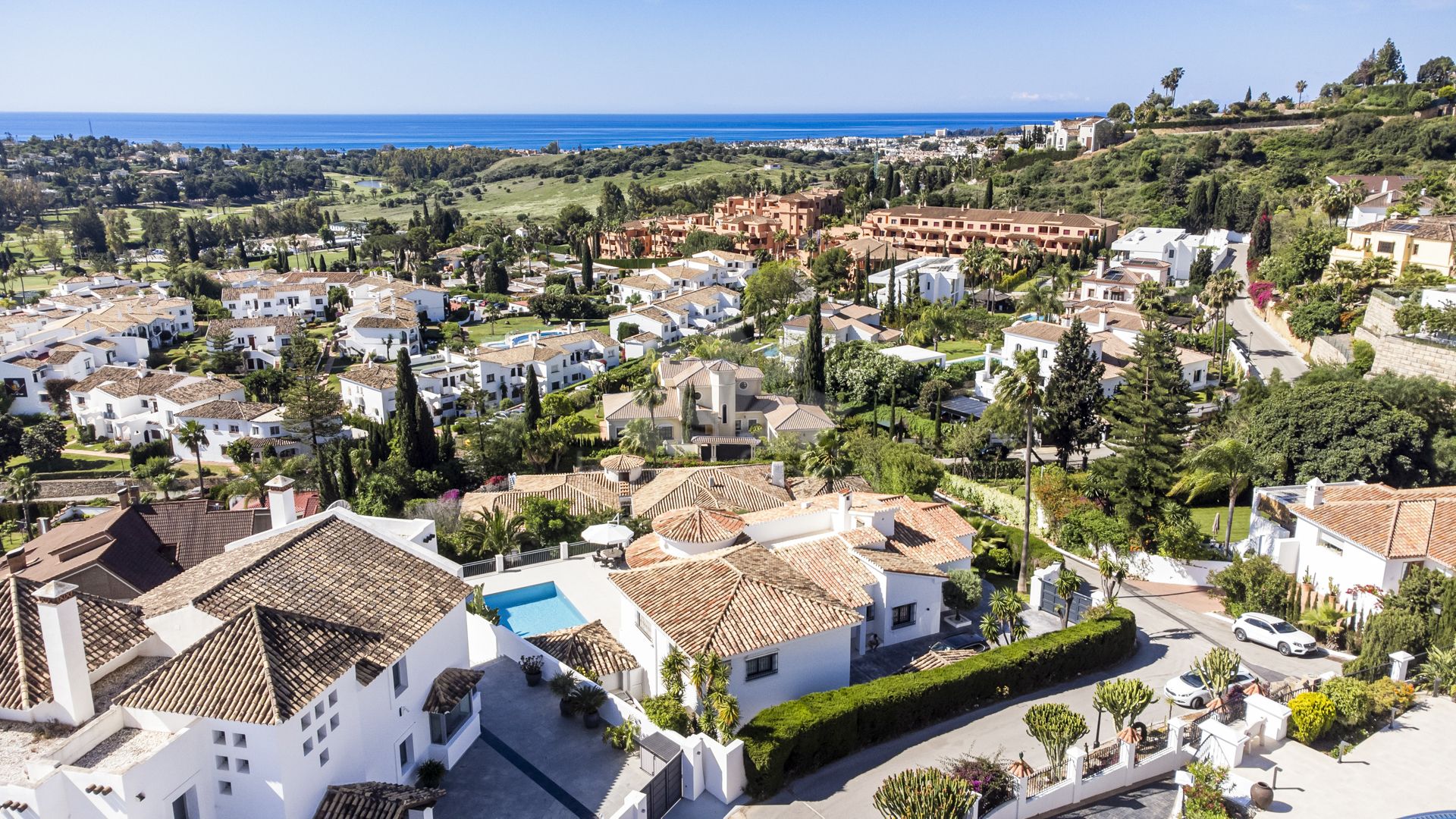Villa in Altos del Paraiso, Benahavis