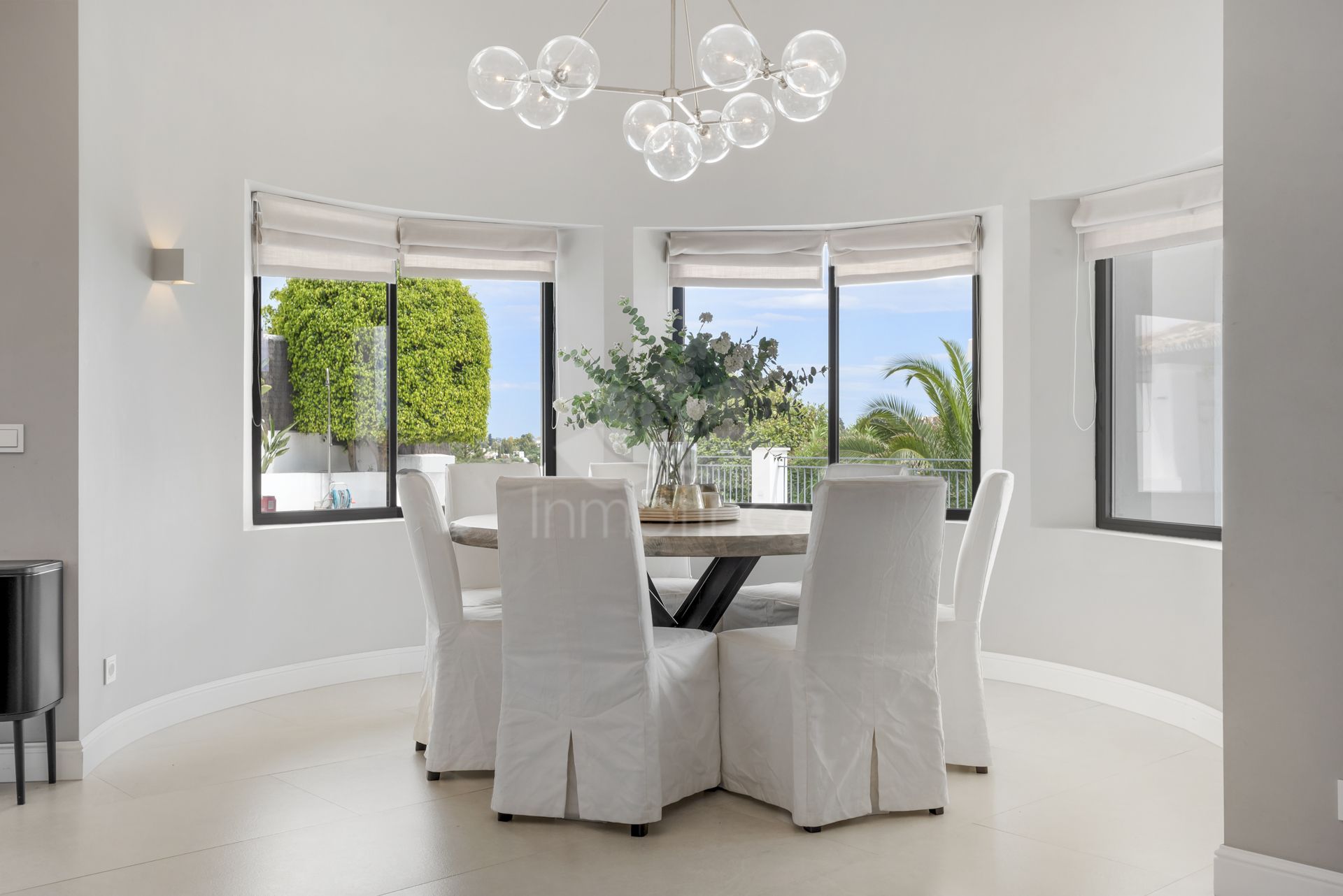 Villa in Altos del Paraiso, Benahavis