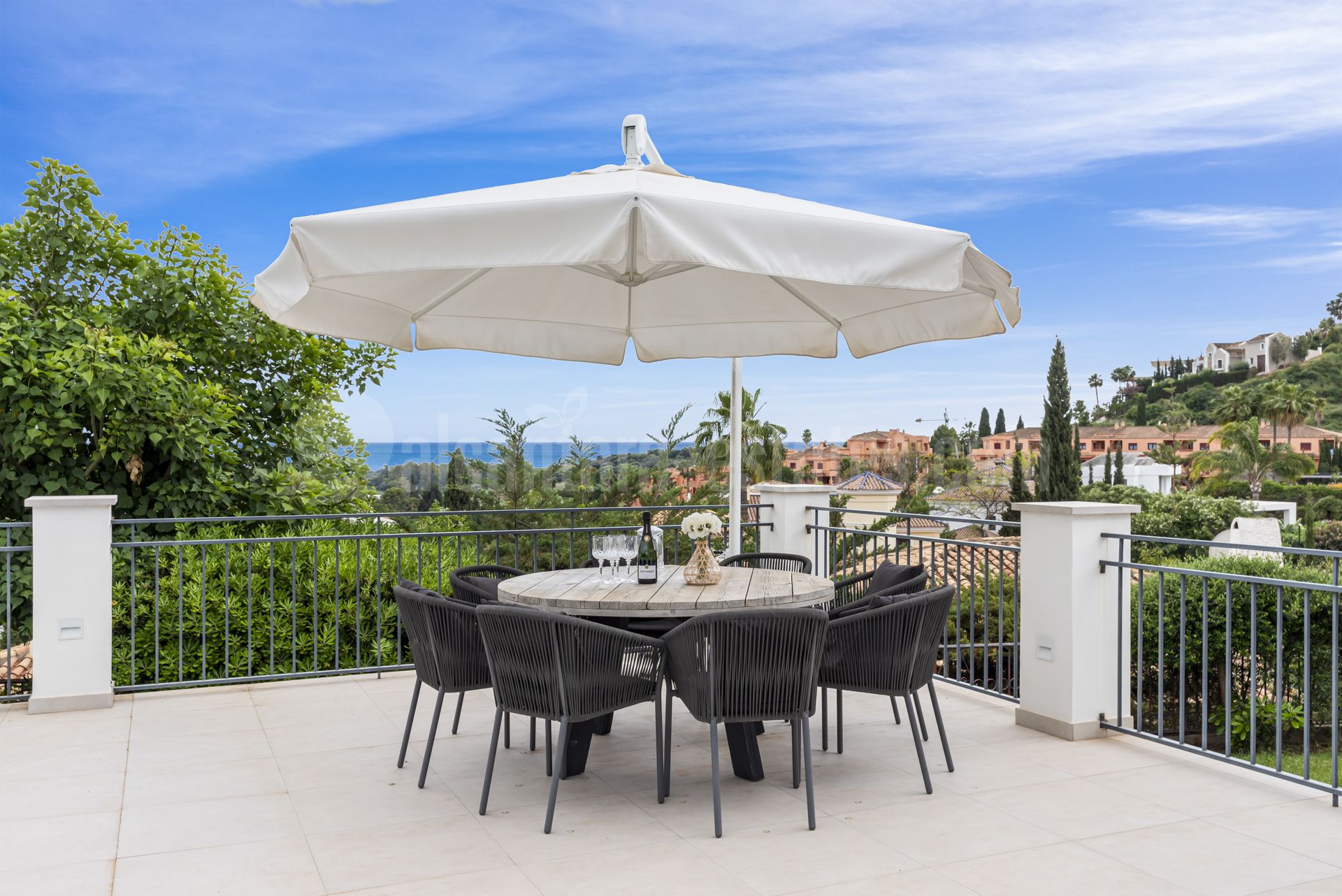 Villa en Altos del Paraiso, Benahavis
