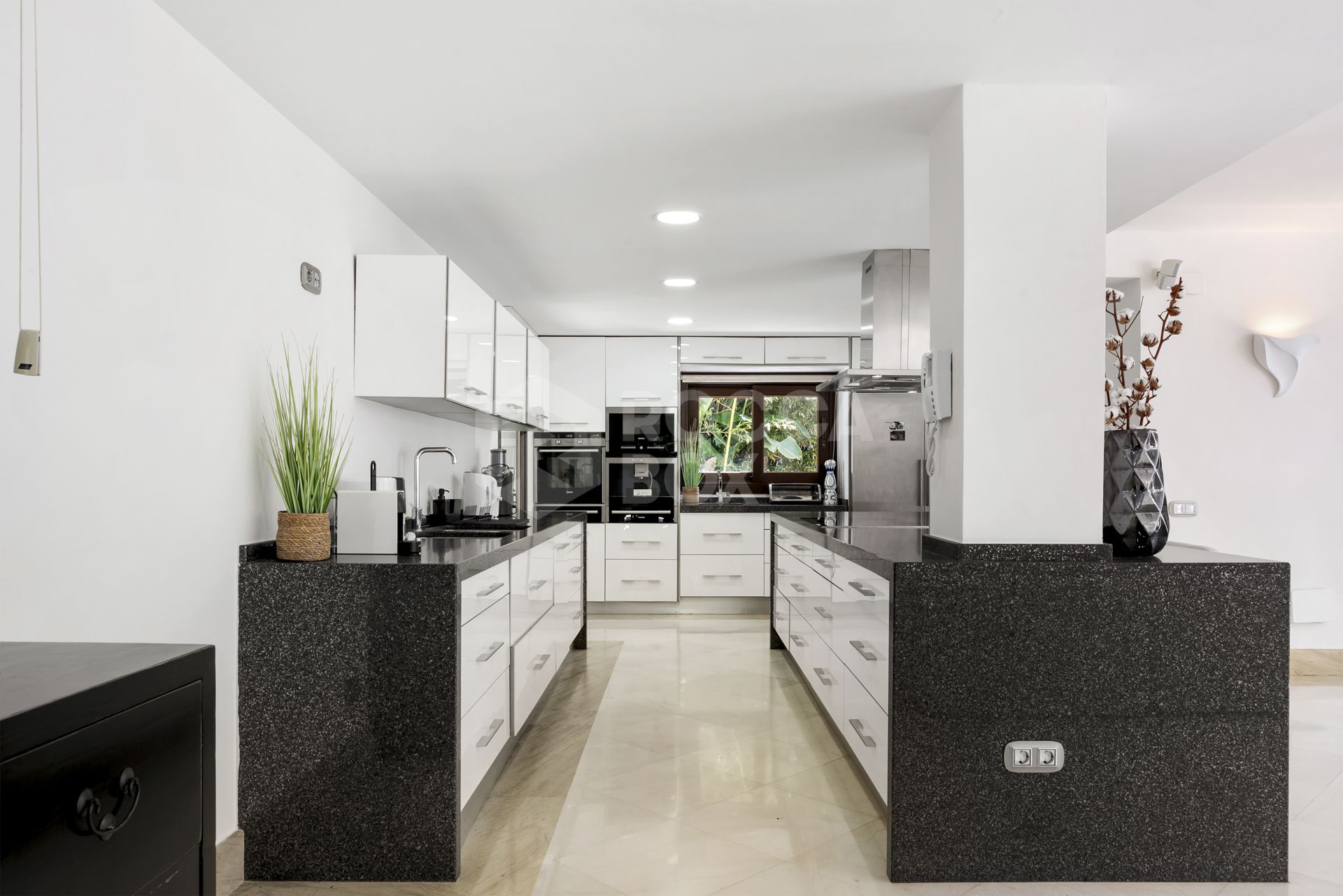 Villa for sale in Nueva Andalucia, Marbella (All)