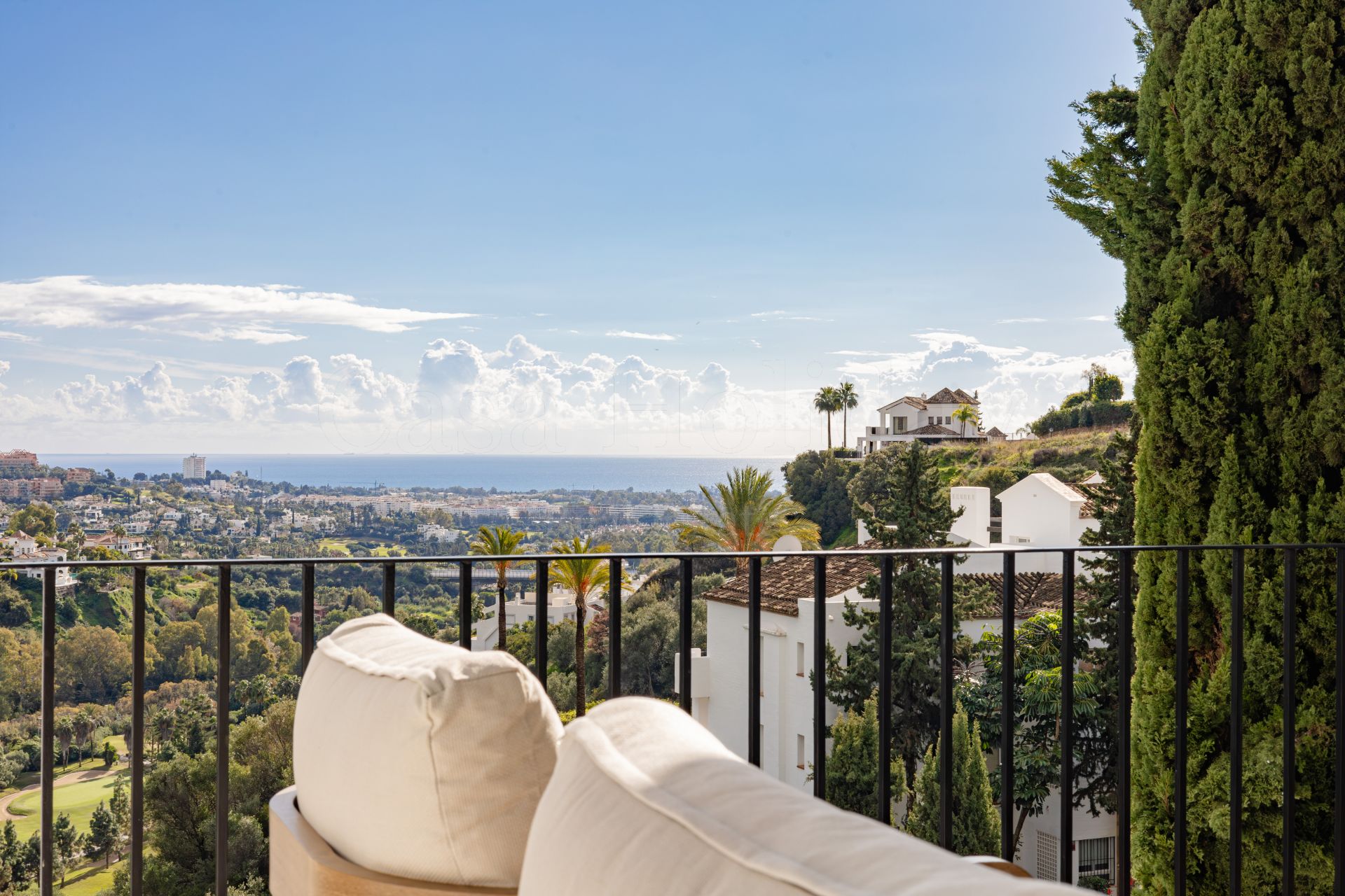Apartment in Altos de La Quinta, Benahavis