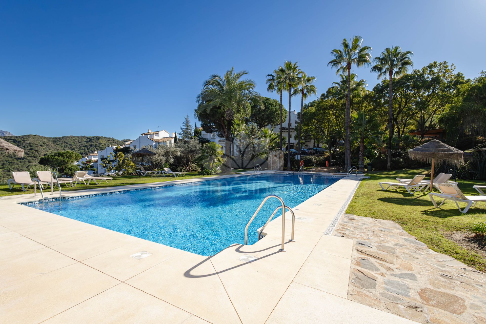 Apartment in Altos de La Quinta, Benahavis