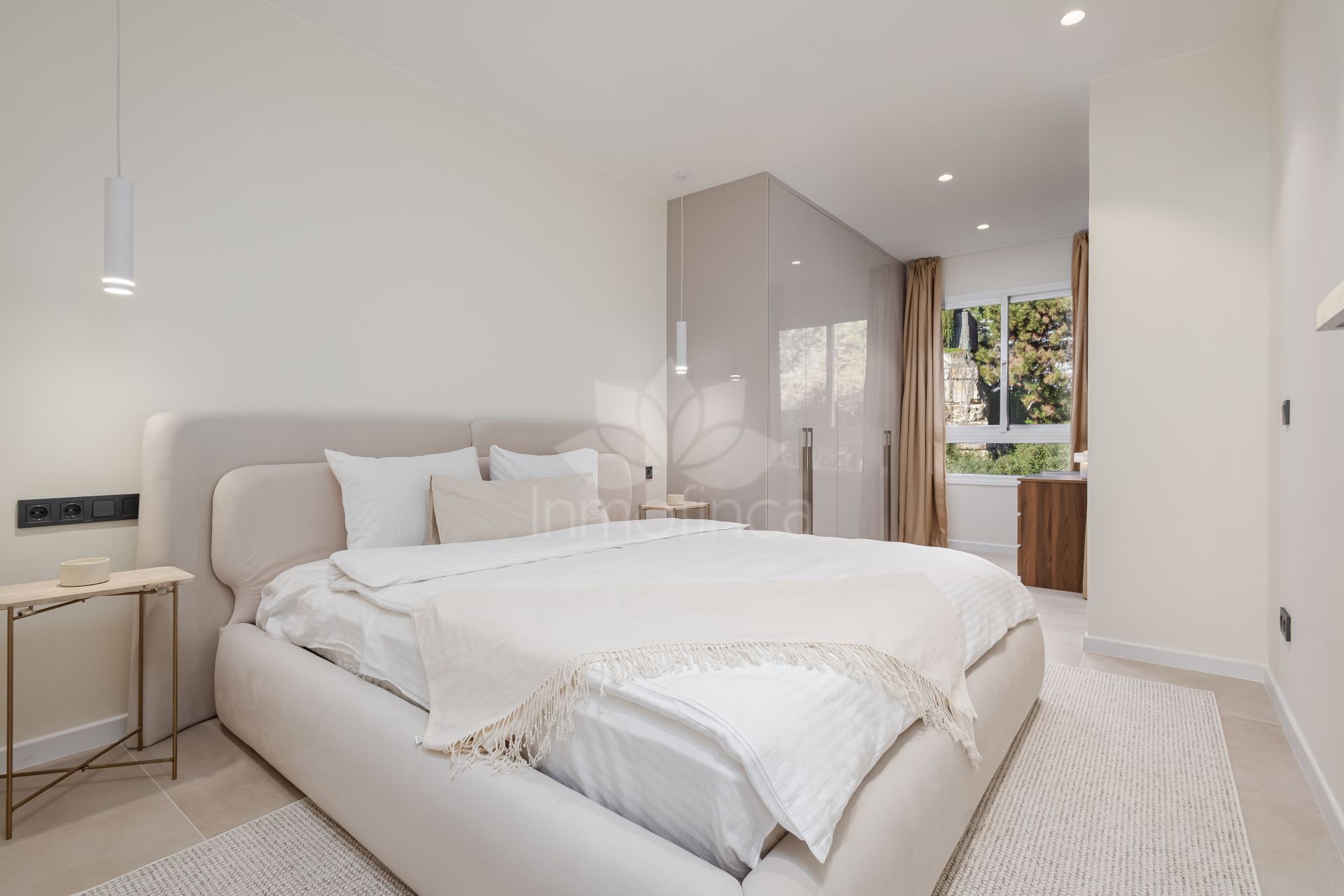 Apartment in Altos de La Quinta, Benahavis