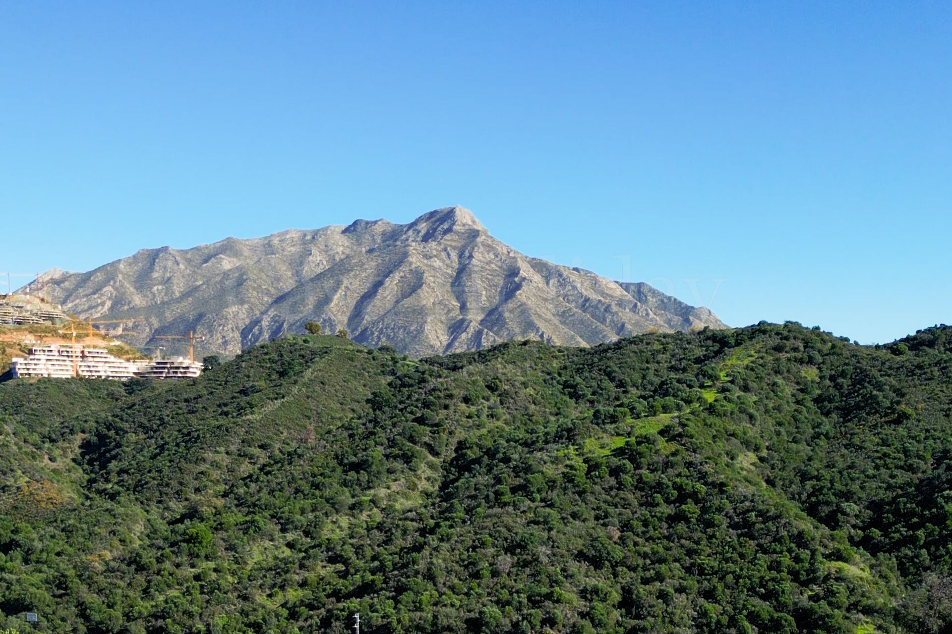 Apartment in Altos de La Quinta, Benahavis