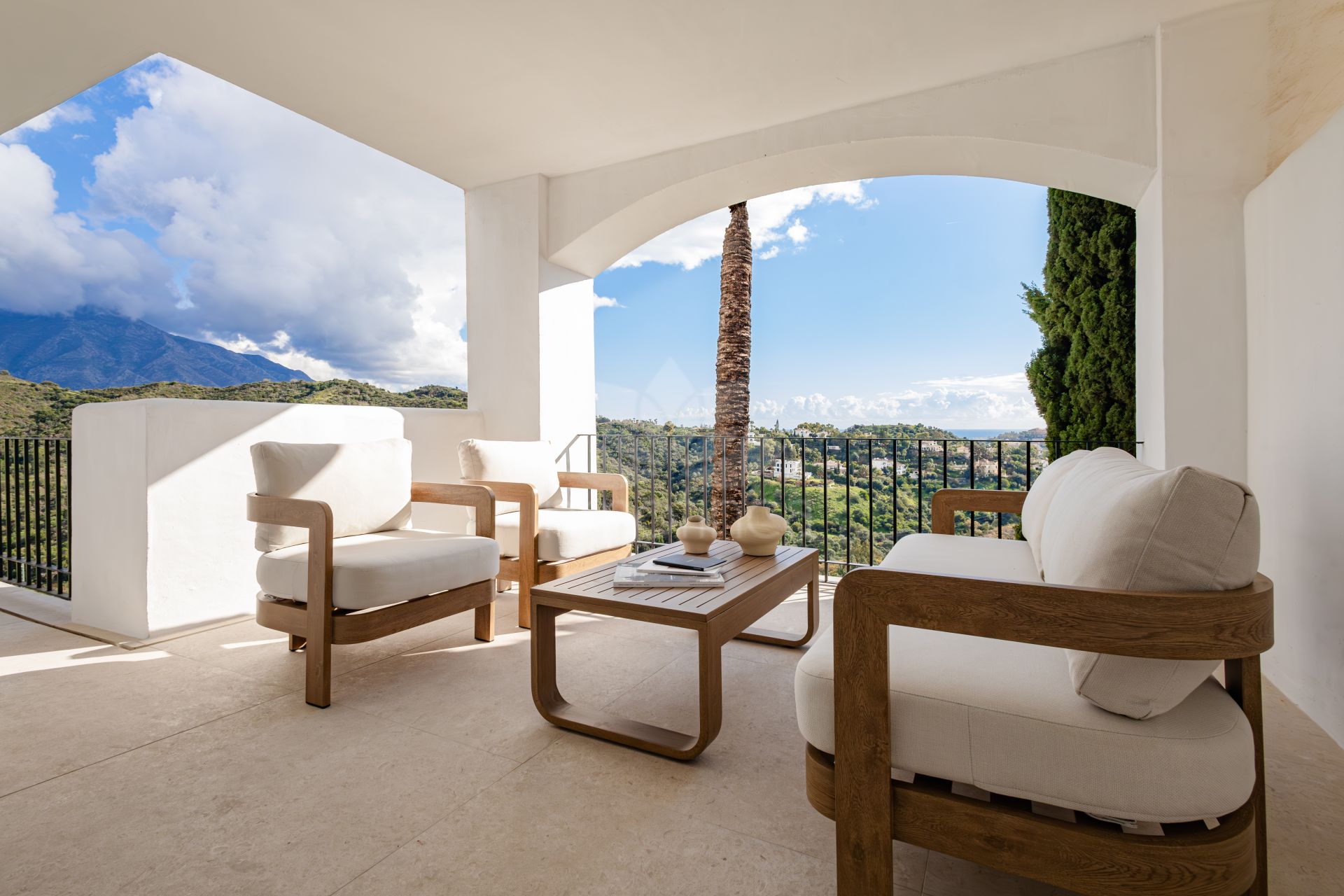 Apartment in Altos de La Quinta, Benahavis