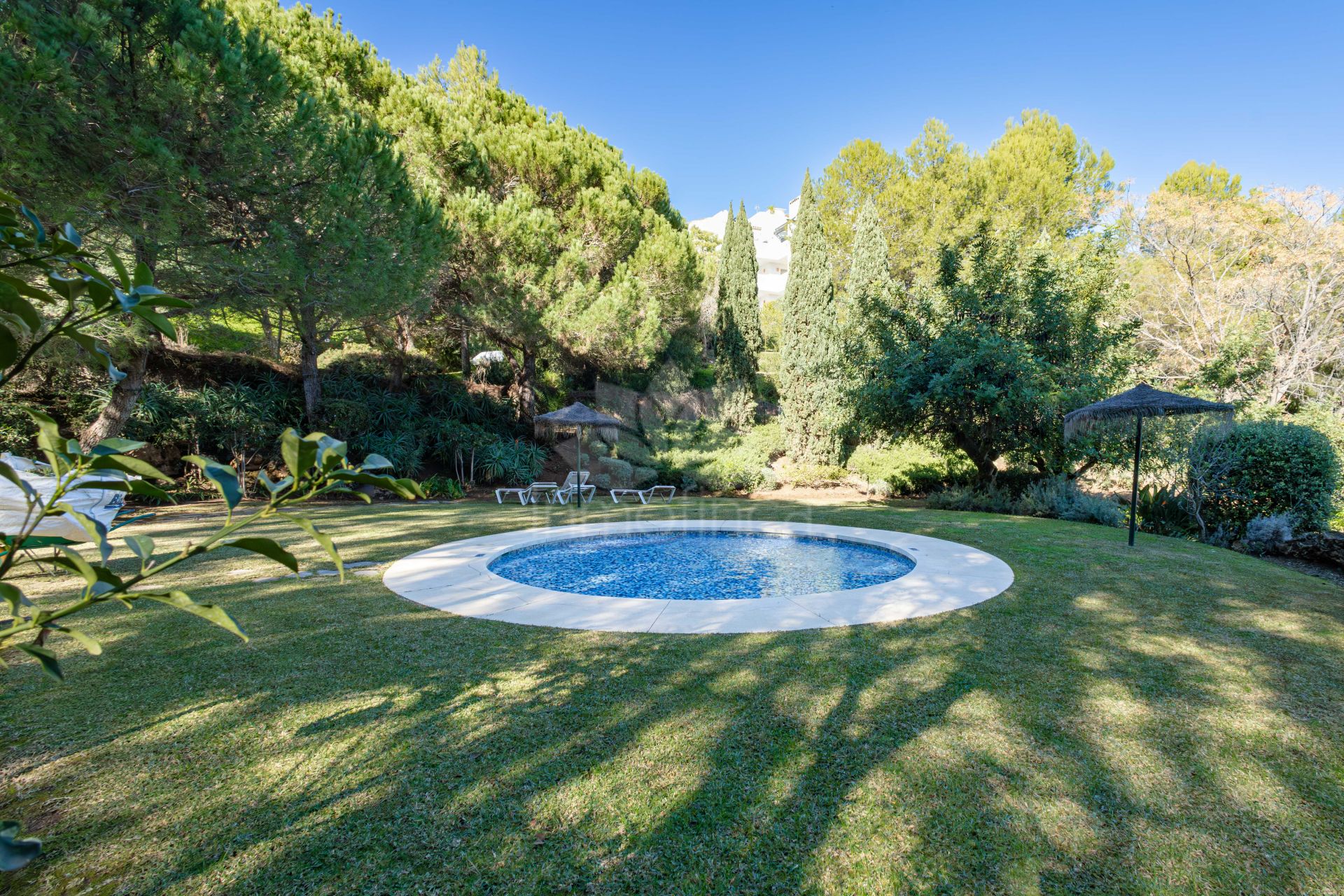 Apartment in Altos de La Quinta, Benahavis