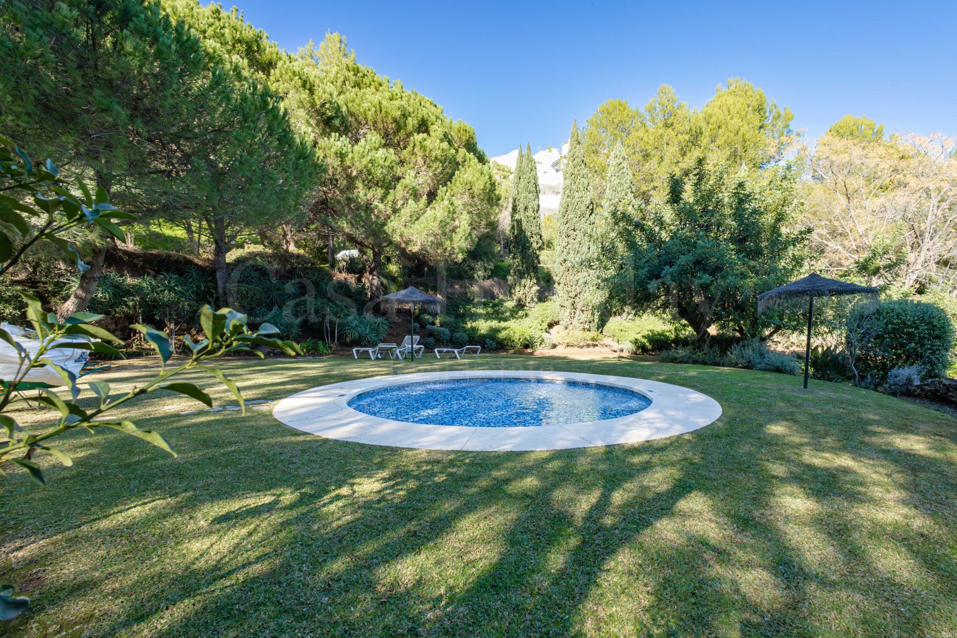 Apartment in Altos de La Quinta, Benahavis