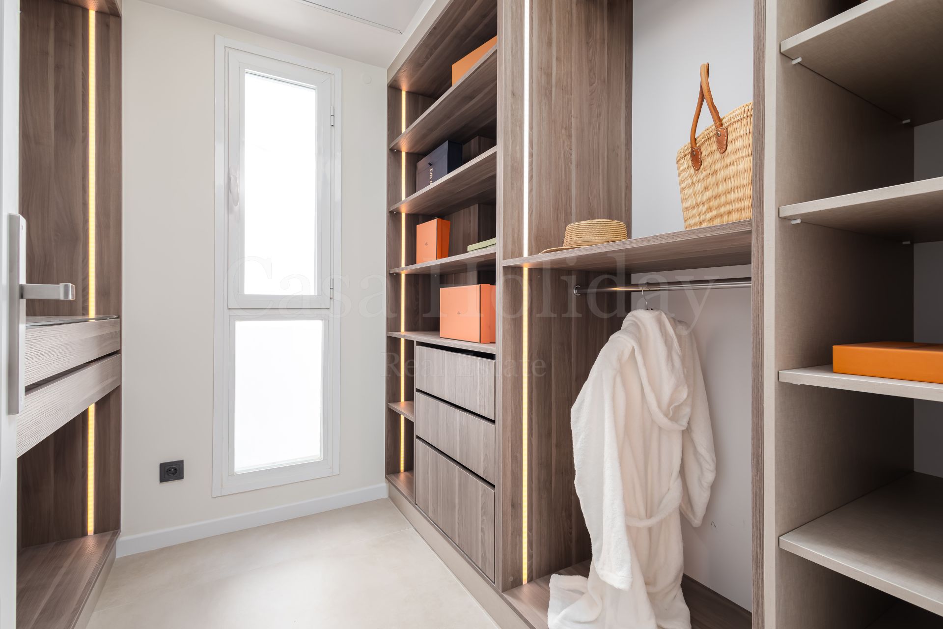 Apartment in Altos de La Quinta, Benahavis