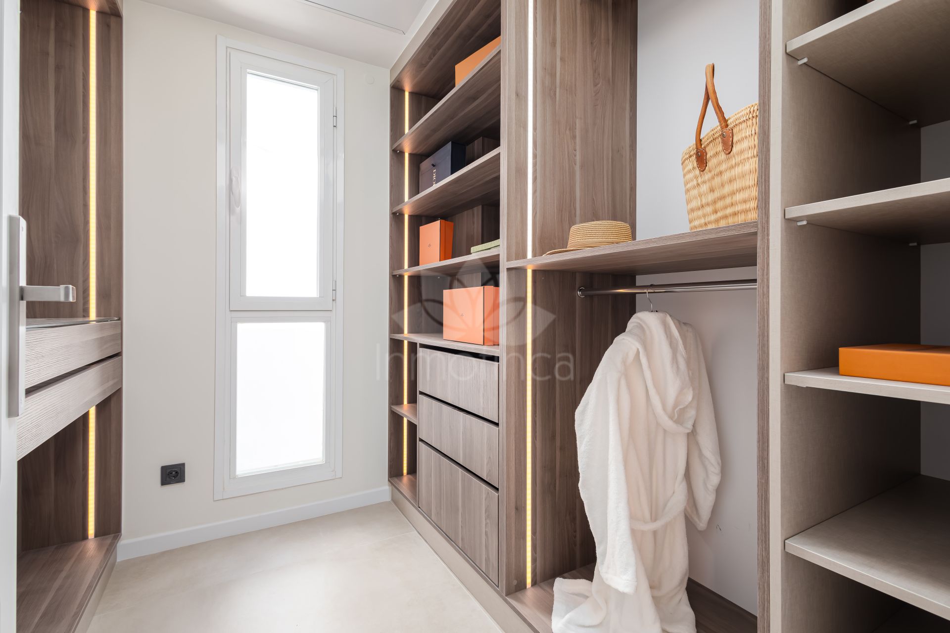 Apartment in Altos de La Quinta, Benahavis