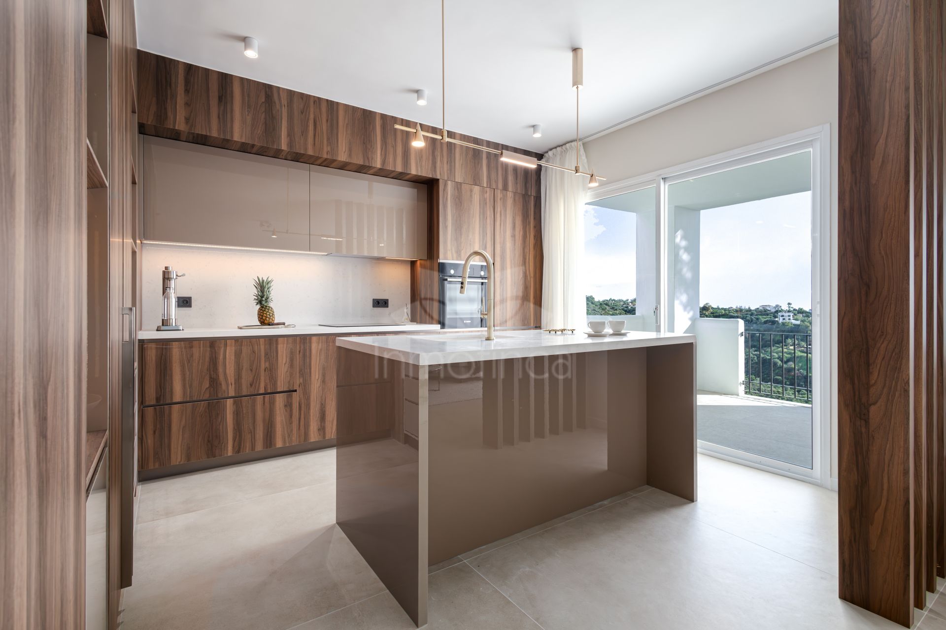 Apartment in Altos de La Quinta, Benahavis