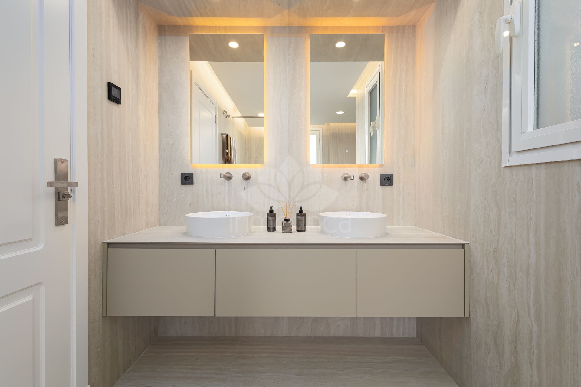 Apartment in Altos de La Quinta, Benahavis