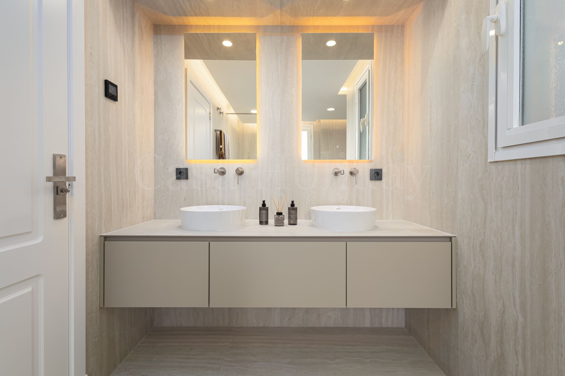 Apartment in Altos de La Quinta, Benahavis