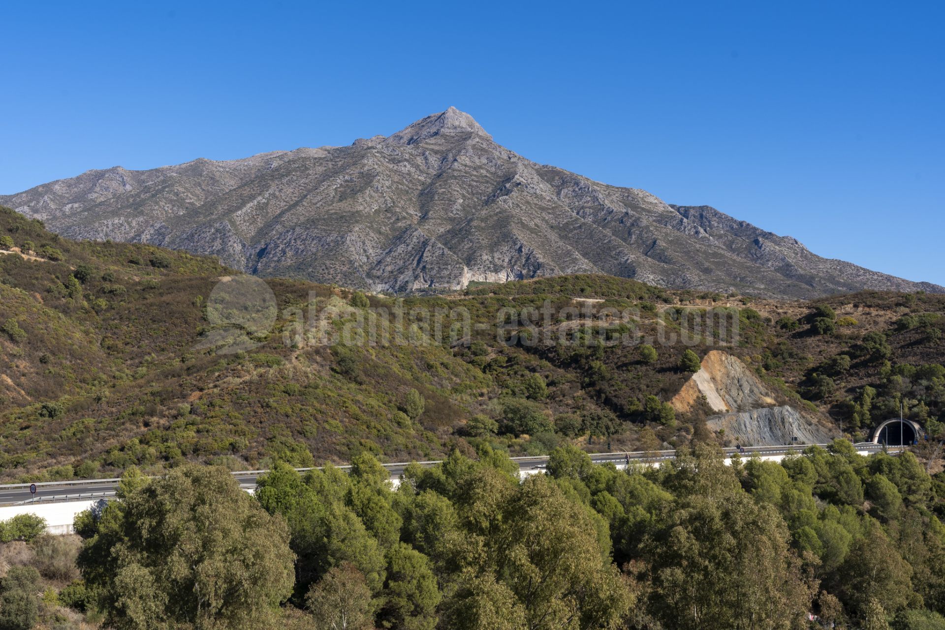 Duplex Penthouse in La Morelia de Marbella, Marbella