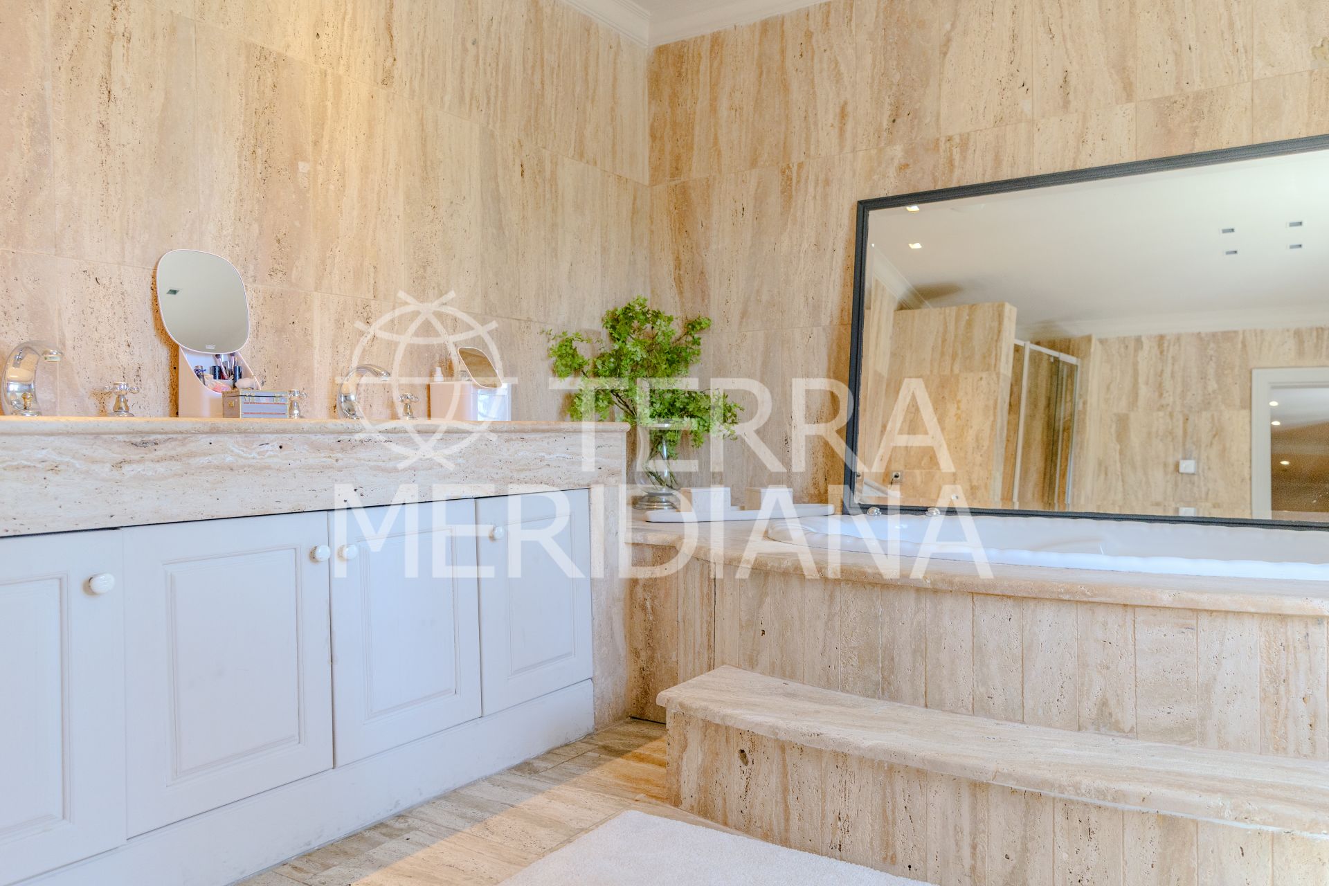 Villa in Las Brisas del Golf, Marbella